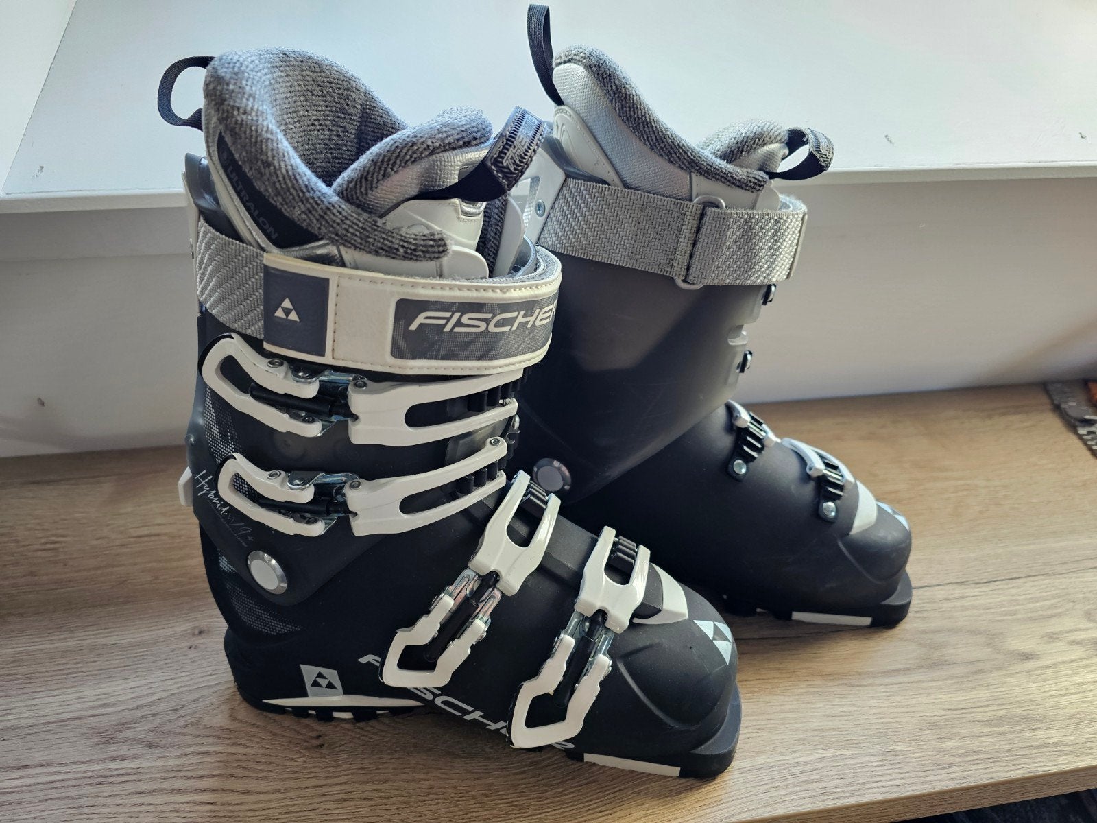 Fischer hybrid W9 + dames skischoenen maat 24.5, Sport en Fitness, Ophalen, 140 tot 160 cm, Schoenen, Fischer