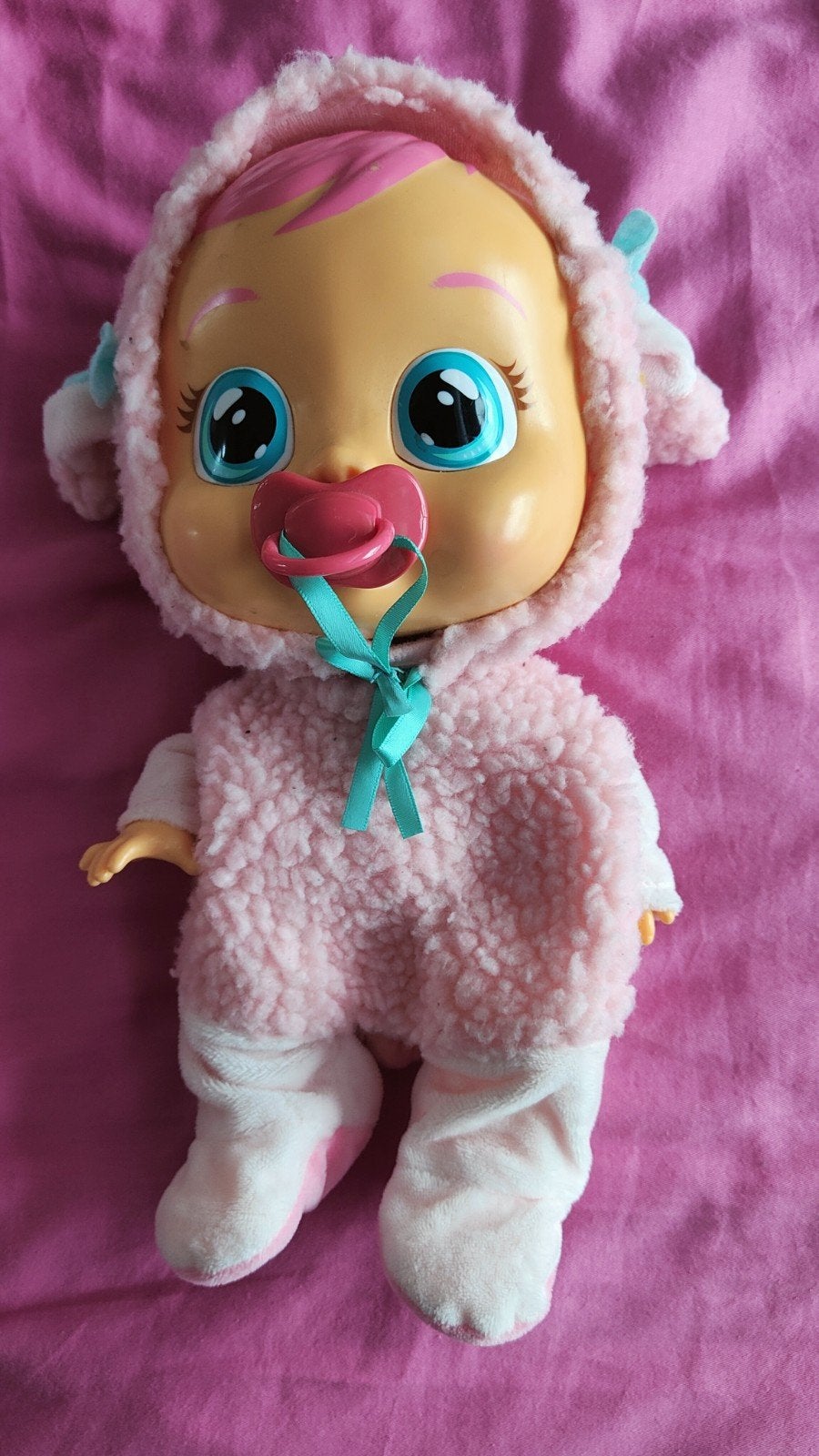 Cry Babies Candy pop 32 cm met speen en nieuwe batterijen, Ophalen of Verzenden, Gebruikt, Overige typen