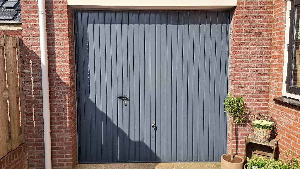 Garagedeur met loopdeur antraciet 232x236cm, Doe-het-zelf en Verbouw, Ophalen, Gebruikt, Garagedeur, Metaal
