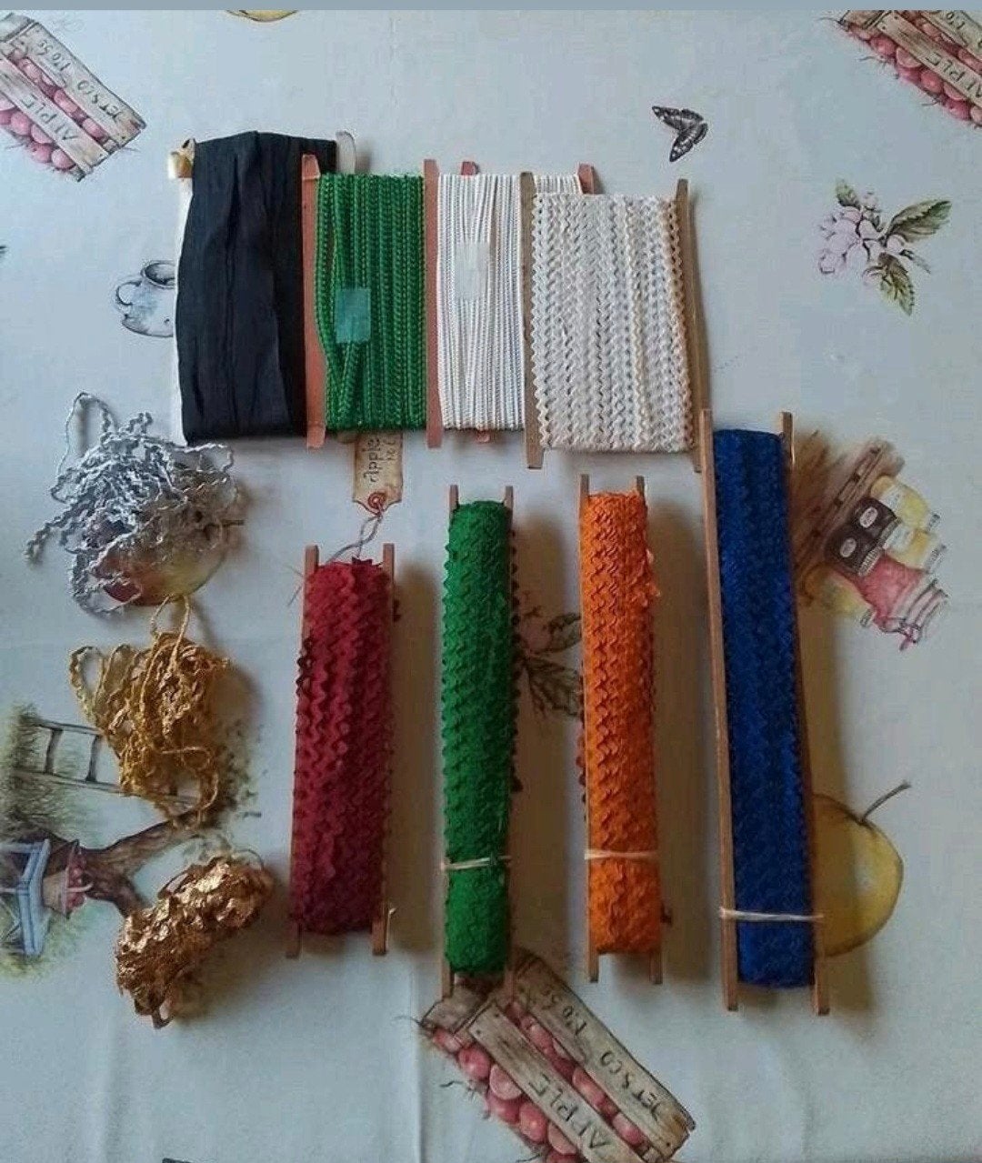 Zigzag band, borduren, naaimachine, knutselen, vrije tijd

N, Ophalen