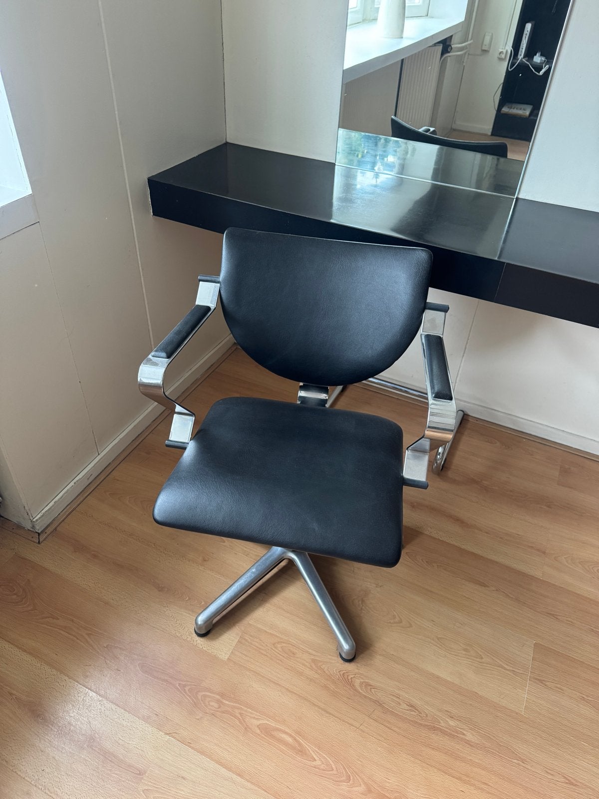 Welonda Kappersstoelen 7 - Zwart met Chroom + kinderstoel, Ophalen, Zo goed als nieuw, Zwart