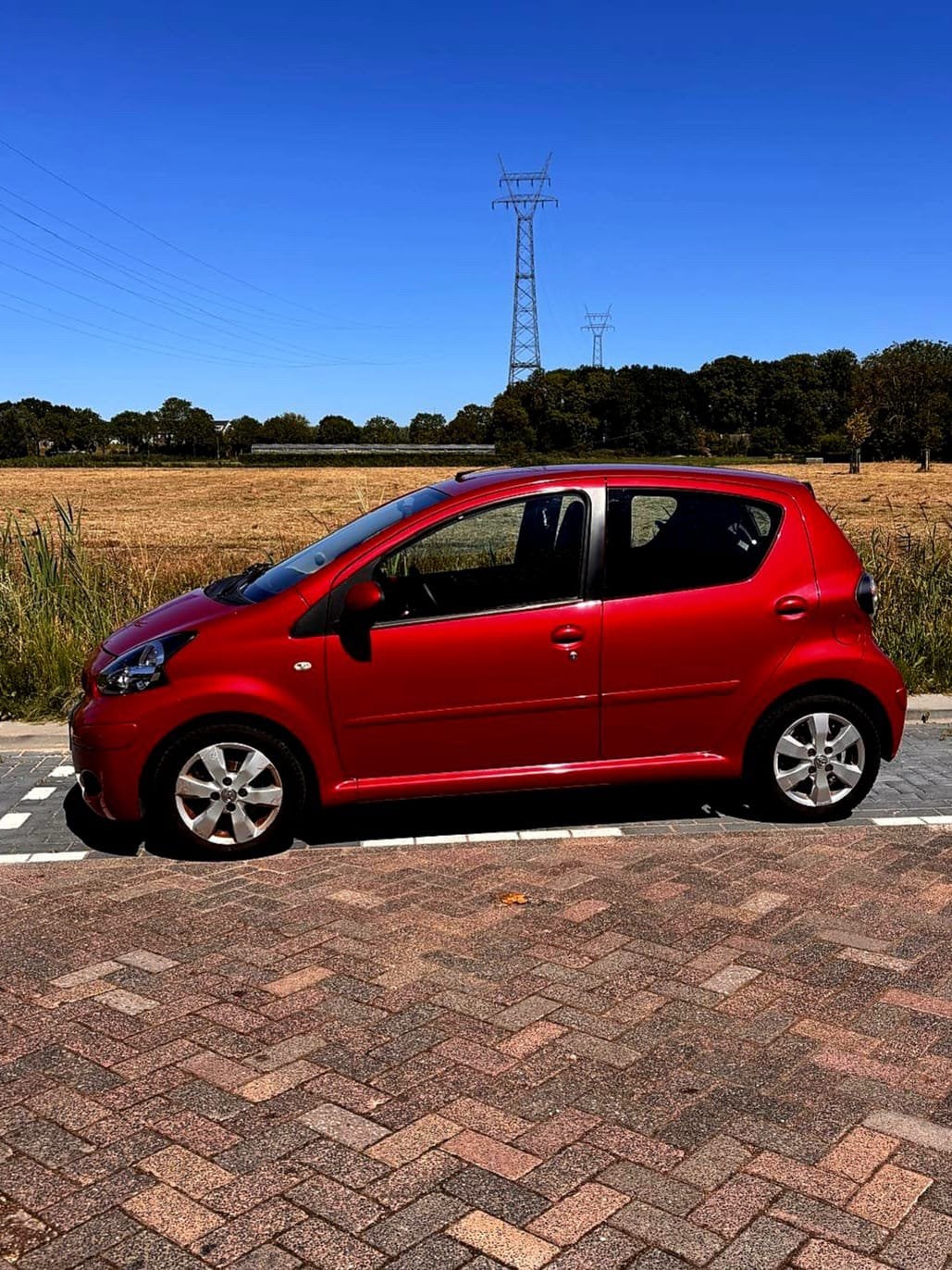 Toyota Aygo automaat 2011 | 1e eigenaar !, Zwart, Overige carrosserieën, Leder en Stof, Particulier