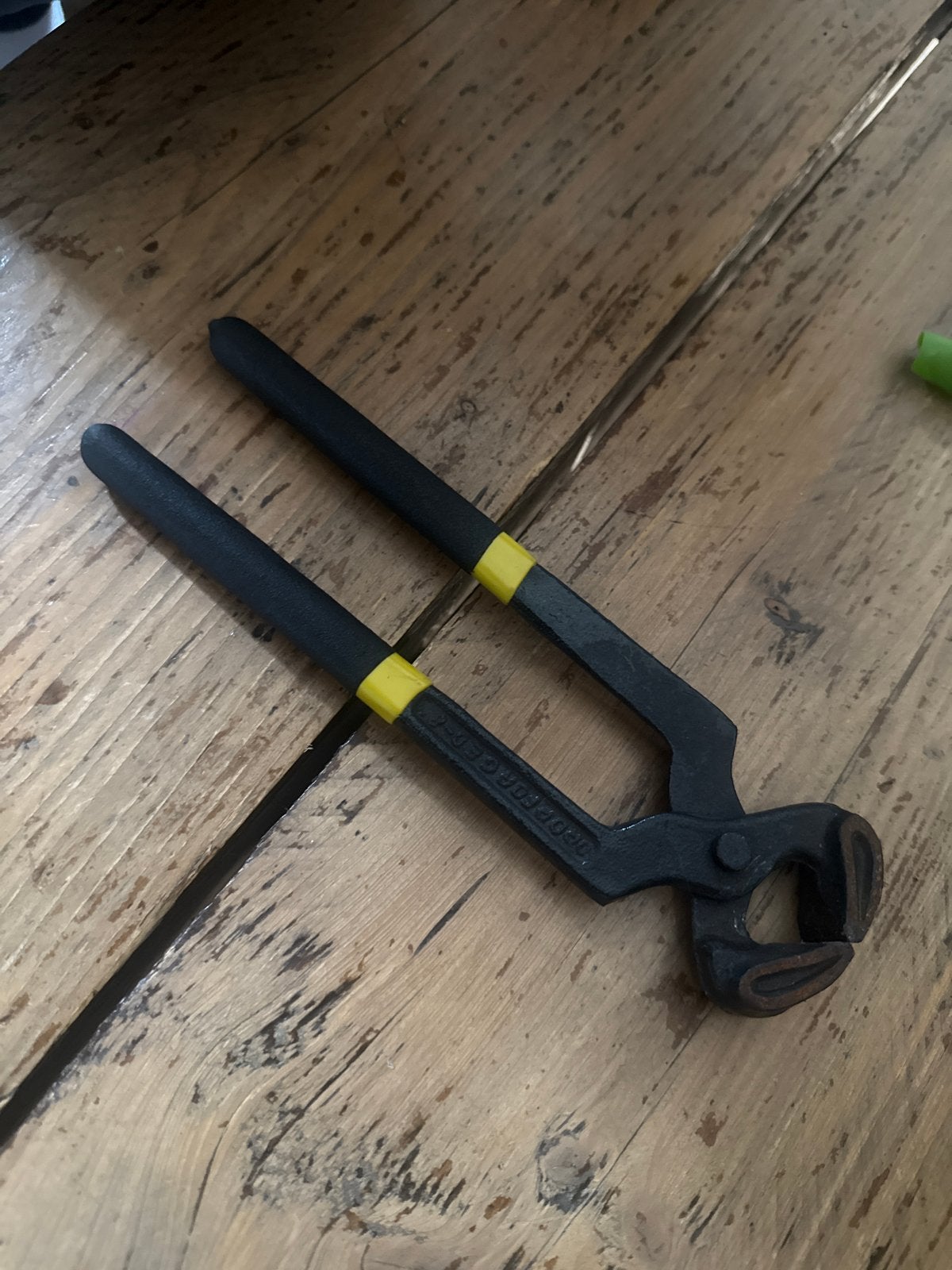 Degelijke nijptang met rubberen handvatten, Ophalen of Verzenden, Gebruikt, Tang, Overige merken