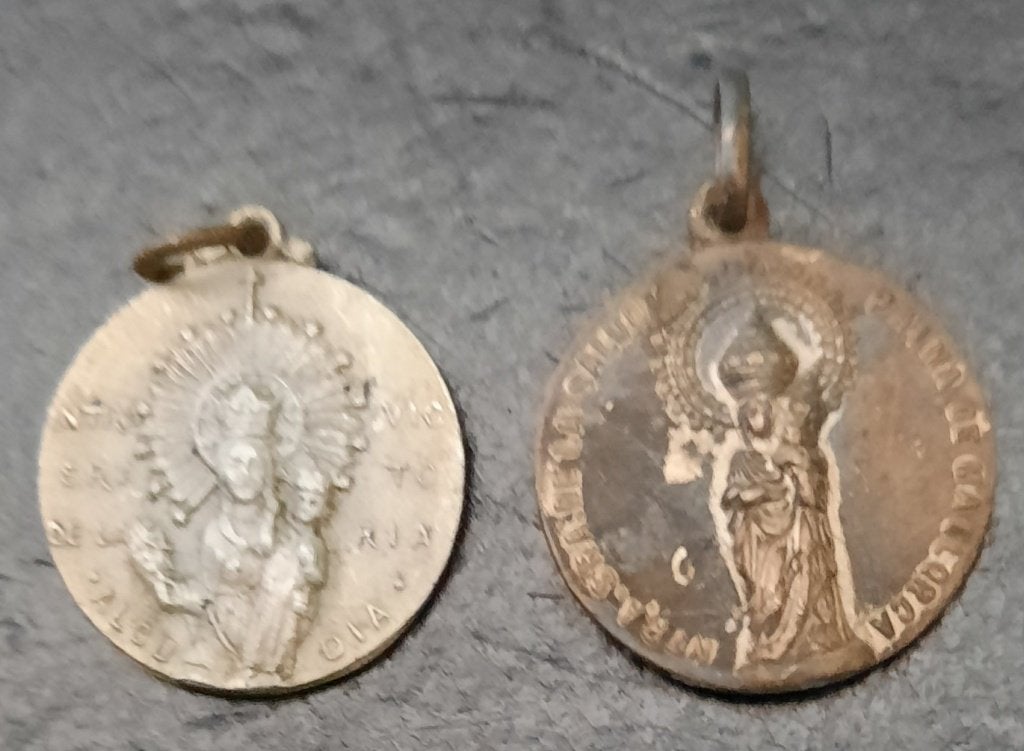 2 Oude religieuze medailles, Ophalen of Verzenden, Gebruikt, Sieraad