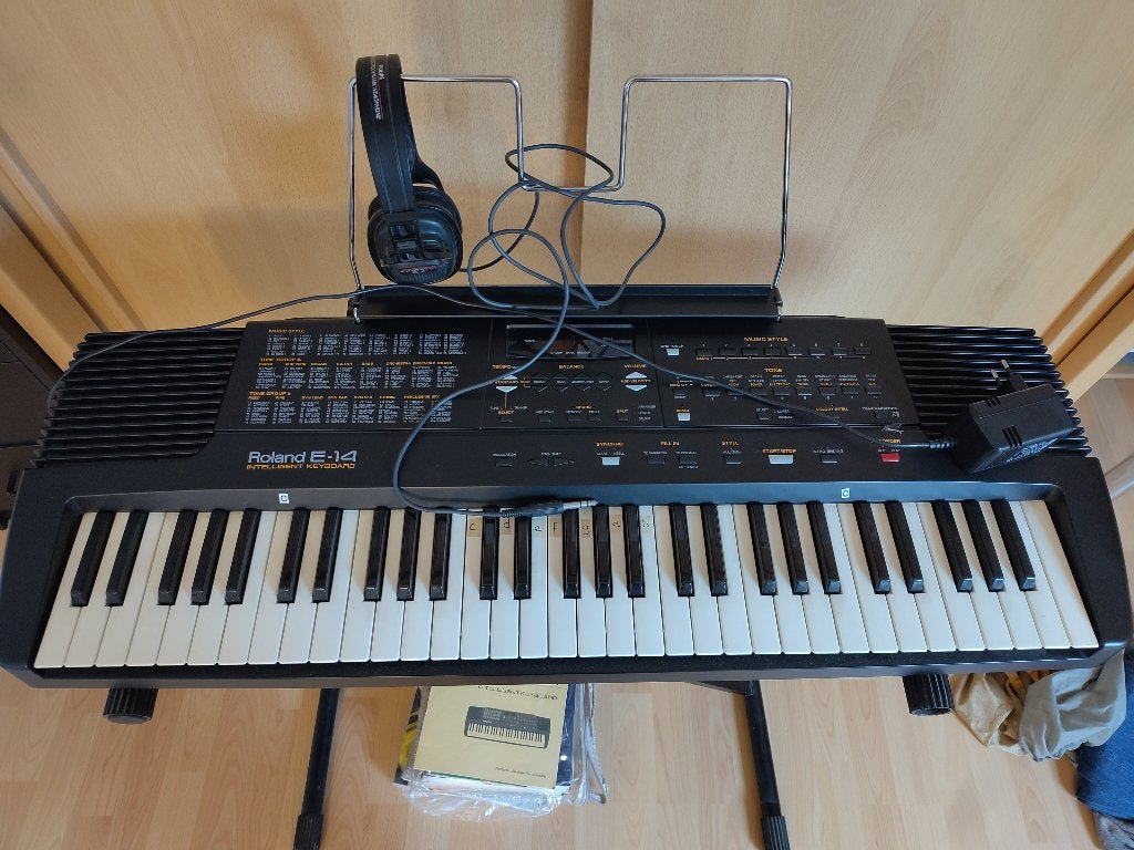 roland E-14 zgan met standaard koptel handleiding lesboeken, Ophalen, 61 toetsen, Roland, Zo goed als nieuw