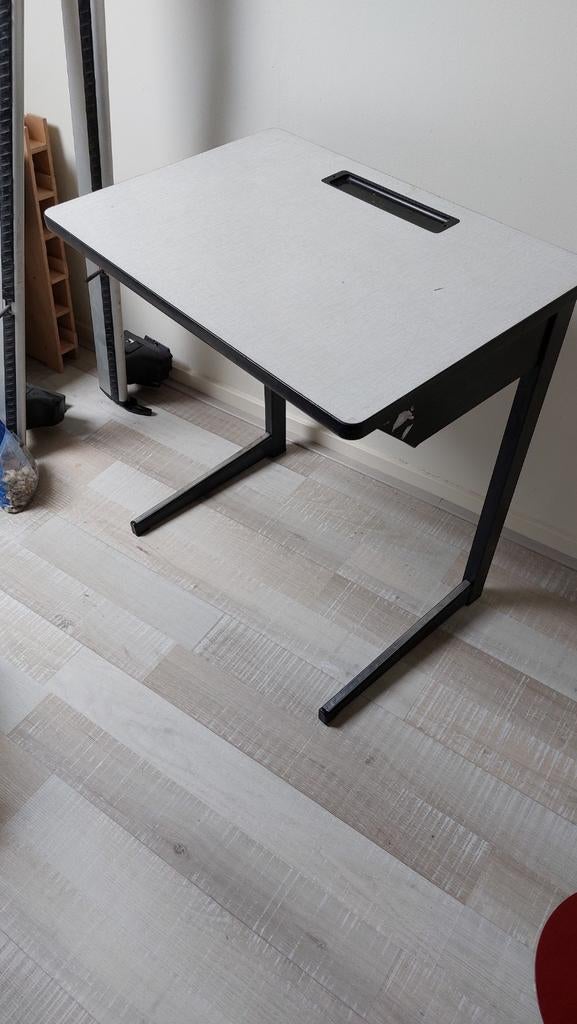 Retro jaren '80 schoolbureau / tafeltje (zonder stoel), Ophalen, Gebruikt, Hout, Schoolbureau