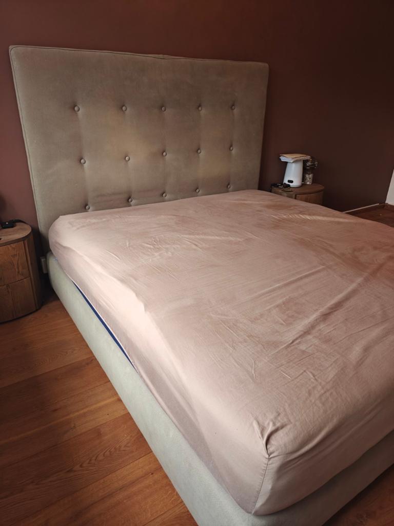 Goossens boxspring olijfgroen - hoofdbord verkleurd, Huis en Inrichting, Tafels | Eettafels, Ophalen, Gebruikt, 200 cm of meer