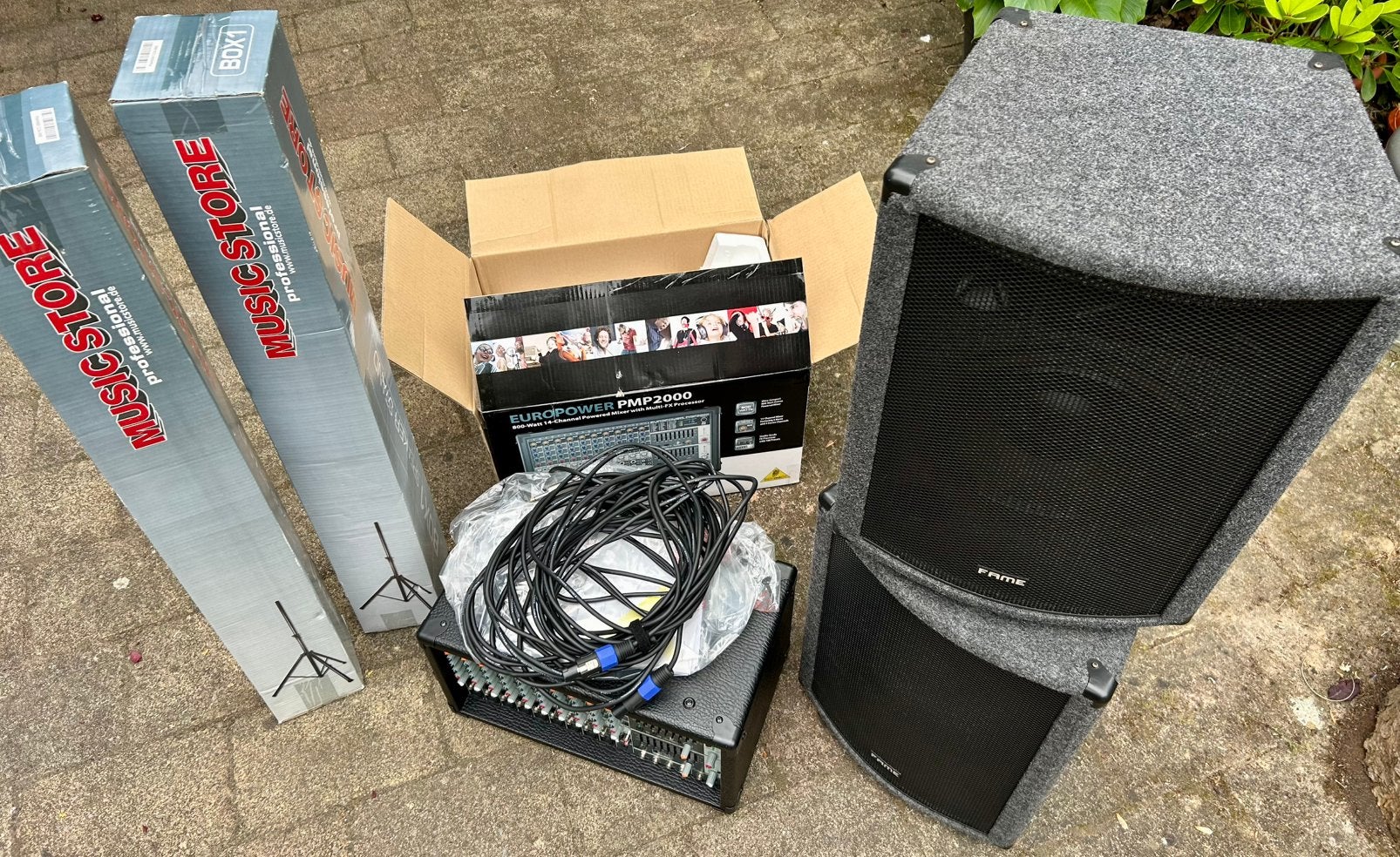 Behringer europower zanginstallatie., Ophalen, Zo goed als nieuw, 500 tot 1000 watt