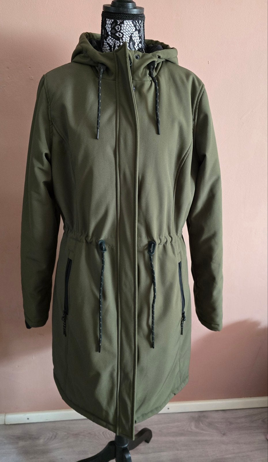 *NIEUW*KJELVIK POLLY SOFTSHEL OLIJFGROEN PARKA OUTDOOR MT40, Verzenden, Nieuw, Maat 38/40 (M), Groen
