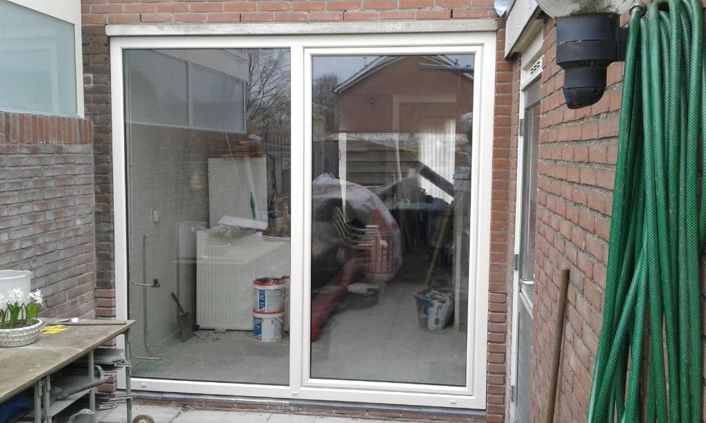 VOORRAAD/ 2 X KANTEL SCHUIFPUI/ WIT KUNSTSTOF/ 2000 X 2100