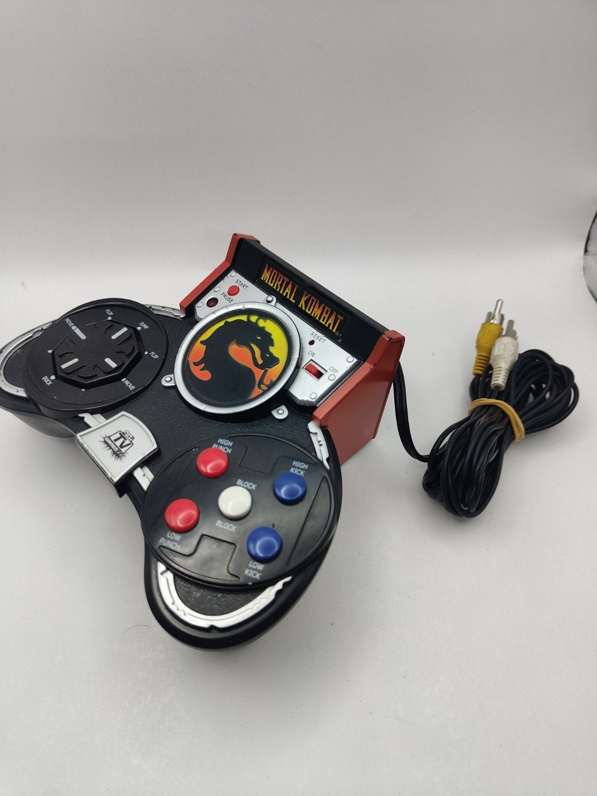 Mortal Kombat TV Game - Plug & Play Retro Gaming Console, Spelcomputers en Games, Spelcomputers | Overige, Info@jakks.com, Jakks Pacific