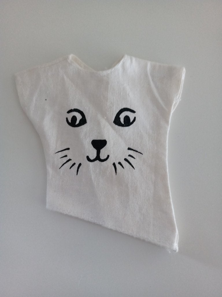 Foto 11 van Veel leuke Shirtjes voor (Barbie) Poppen (12 foto’s)