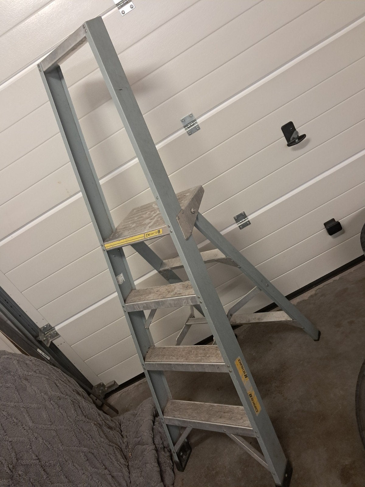 tekoop dirks trapladder, Doe-het-zelf en Verbouw, Ophalen, Minder dan 2 meter