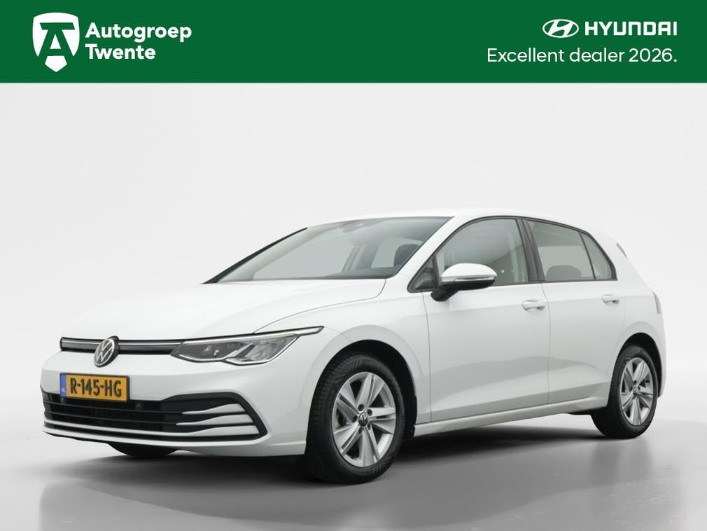 Volkswagen Golf 1.0 TSI Life | Navigatie | Vierseizoenenband, Stof, Gebruikt, 620 kg, Wit