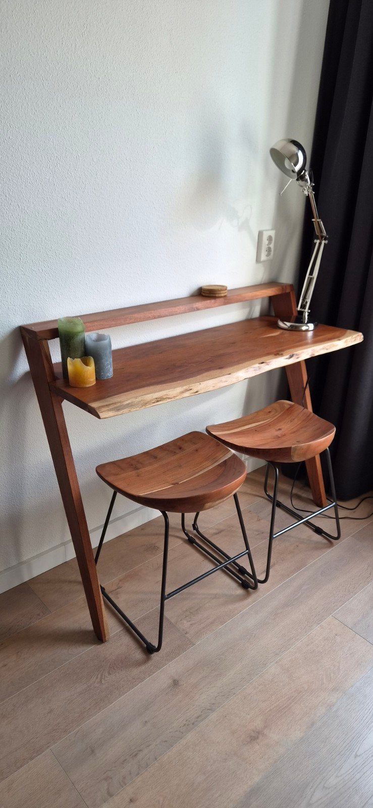 Sidetable van massief acaciahout en 2 krukjes, Huis en Inrichting, Tafels | Sidetables, Ophalen, 100 tot 150 cm, Zo goed als nieuw
