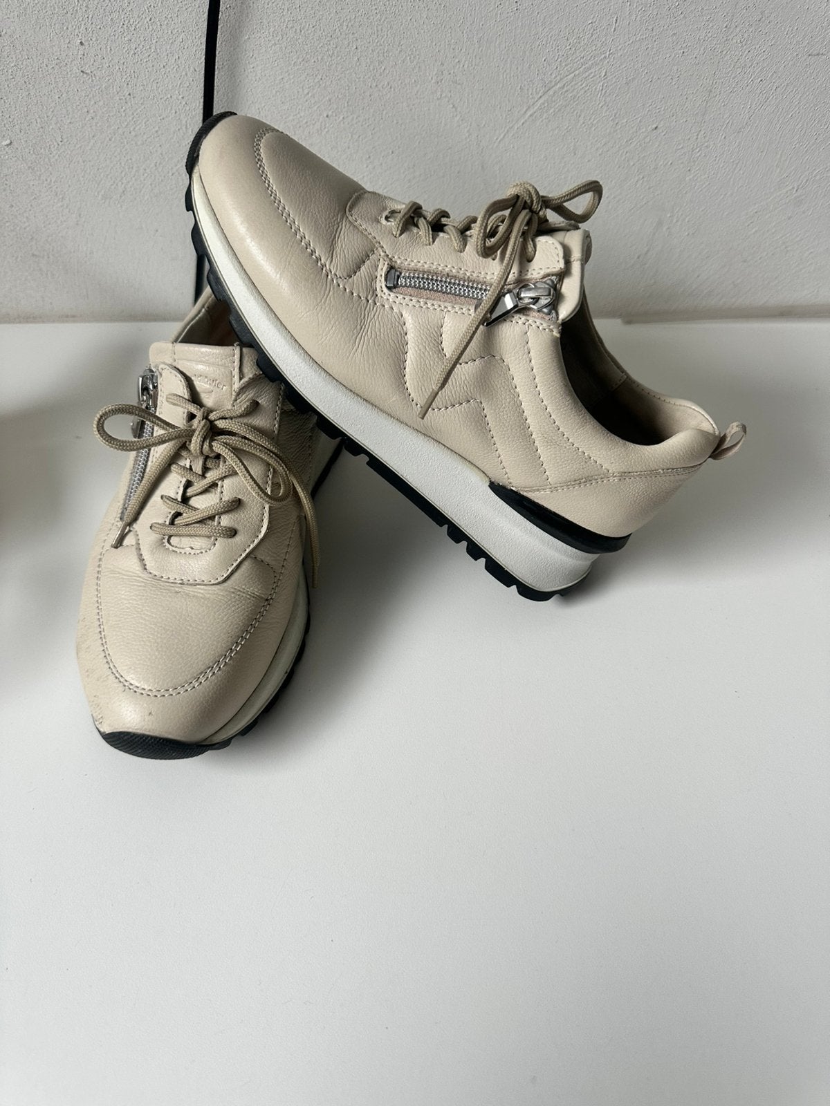 Waldlaufer sneakers maat 37.5.— 4.5) H beige leer, Kleding | Dames, Schoenen, Ophalen of Verzenden, Zo goed als nieuw, Beige, Sneakers of Gympen