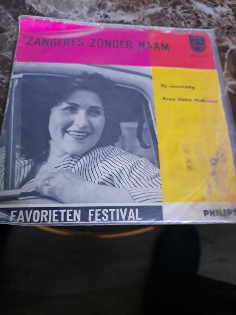 Zangeres Zonder Naam - Hij was zo aardig / Arme kleine Meid, Gebruikt, 7 inch, Single, Ophalen of Verzenden