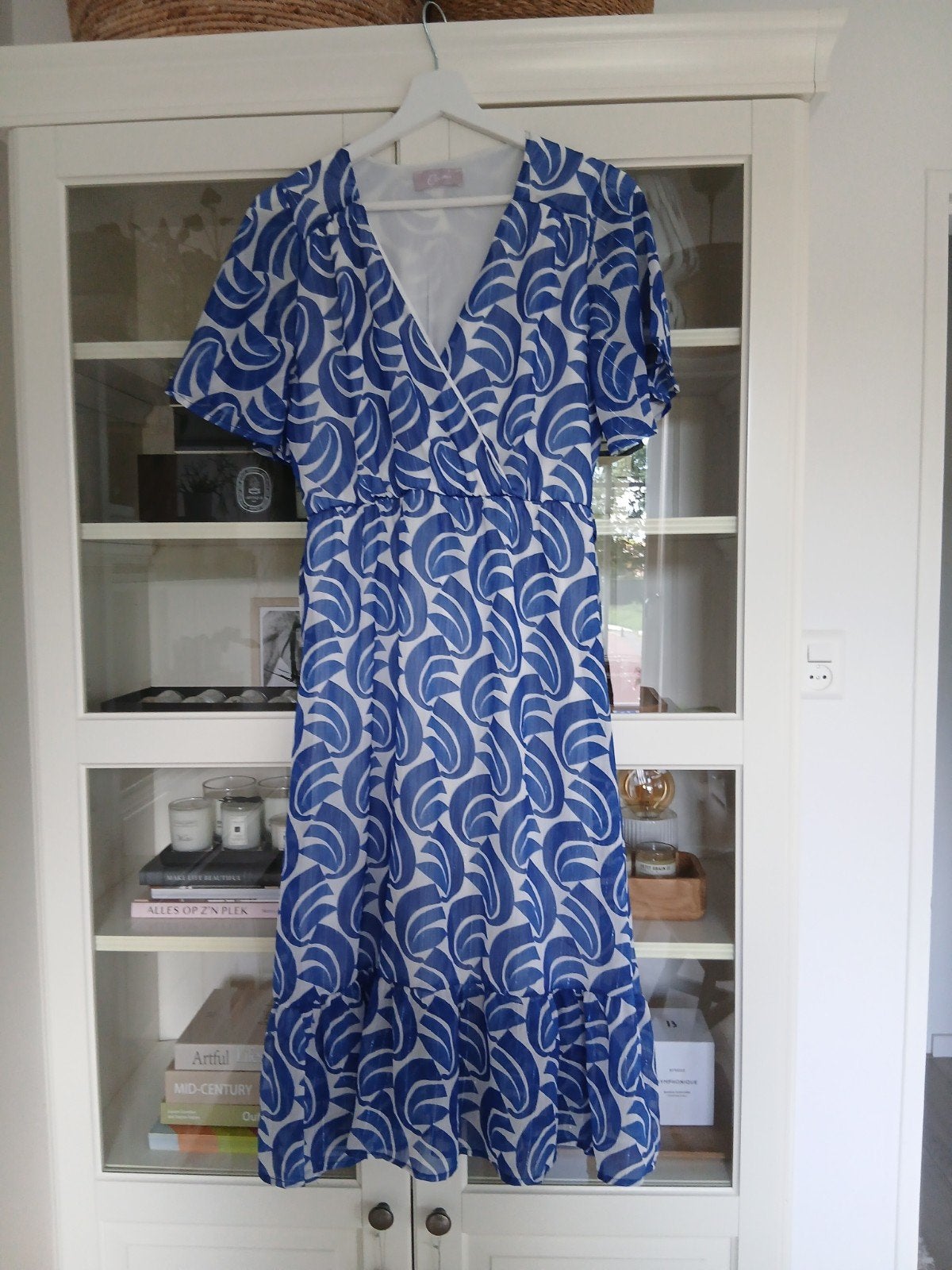 Prachtige gloednieuwe Cassis jurk voor maar €17,50, Kleding | Dames, Ophalen of Verzenden, Nieuw, Maat 38/40 (M), Onder de knie