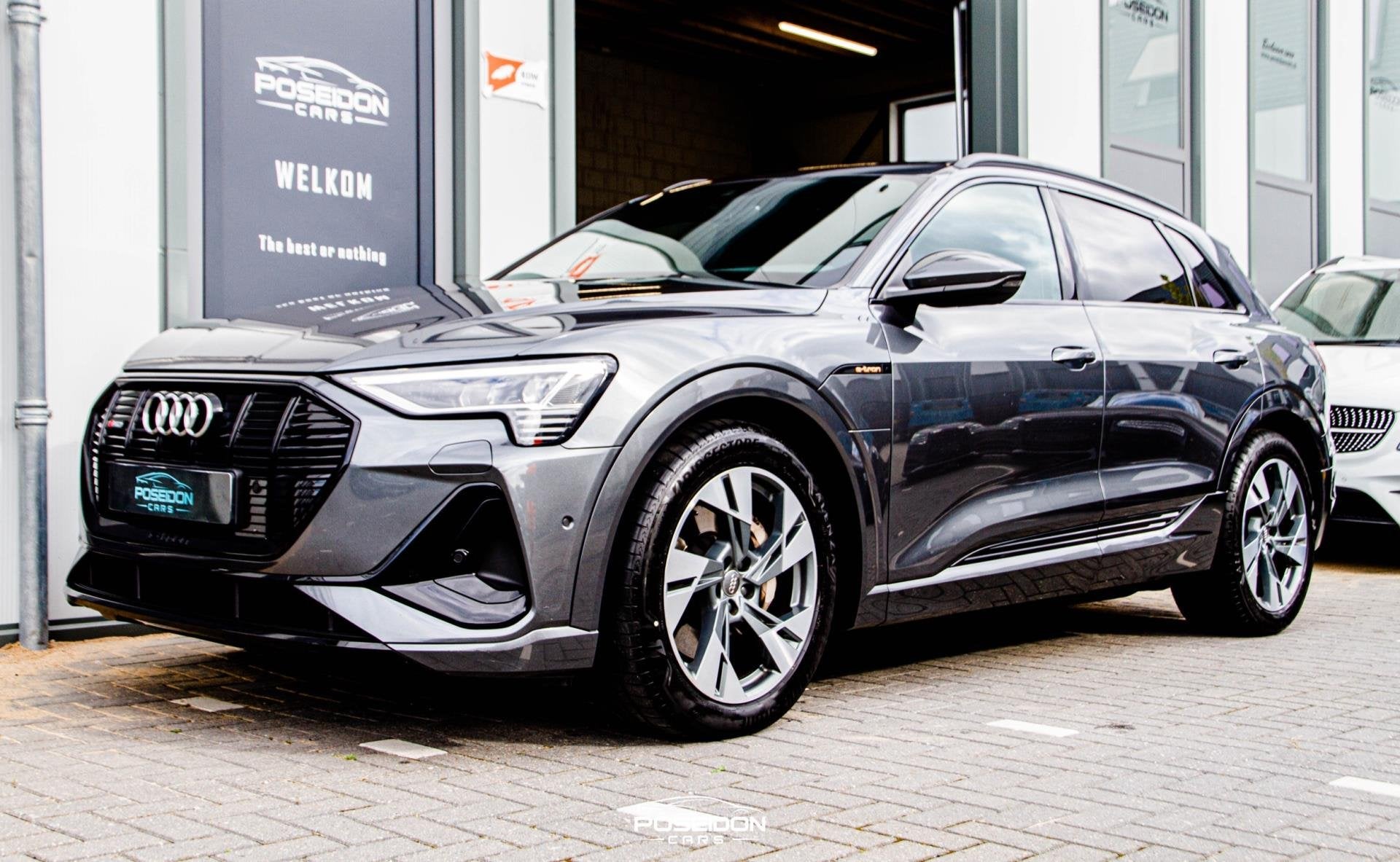 Audi E-tron 50 quattro Launch edition Black 71 kWh PANO | LI, Automaat, 300 km, Origineel Nederlands, Vierwielaandrijving