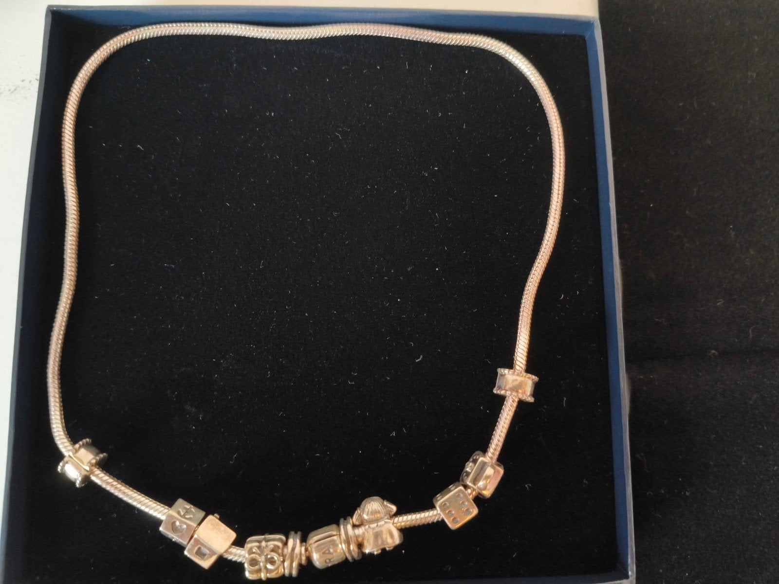 Pandora ketting met bedels en bedelarmband, Gebruikt, Zilver, Zilver, Met bedels of kralen