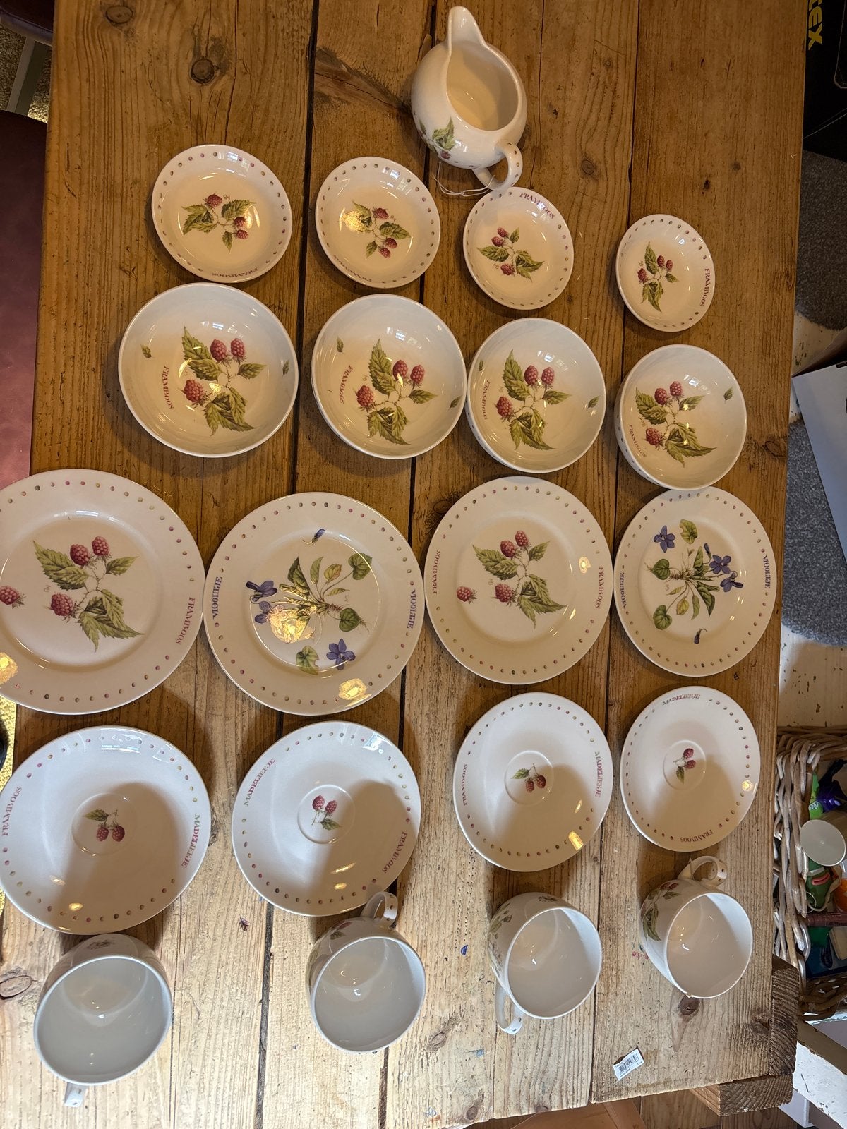 Marjolein Bastin Wildflowers Servies - Nieuwstaat, Huis en Inrichting, Keuken | Servies, Keramiek, Nieuw, Ophalen of Verzenden