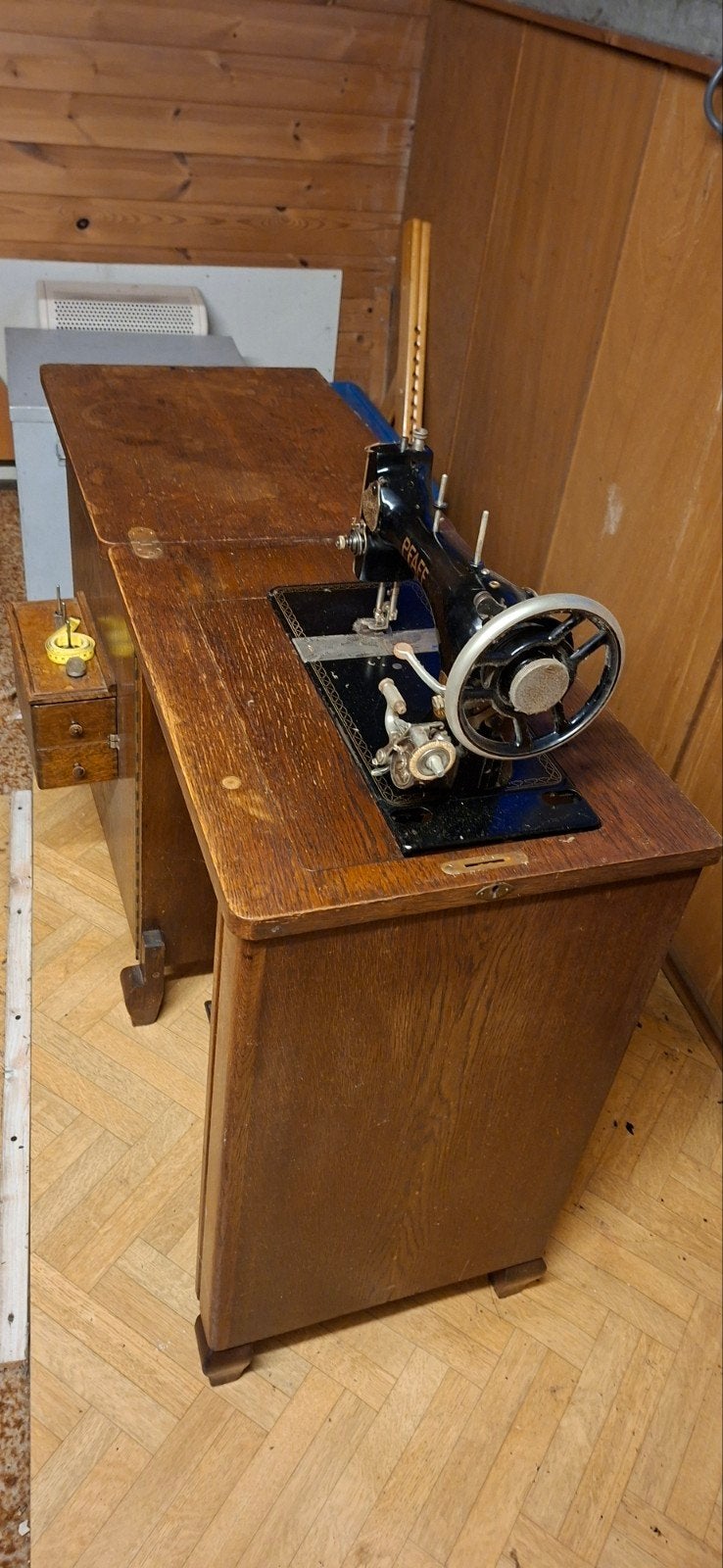 Antieke PFAFF Naaimachine met Meubel en Accessoires, Ophalen