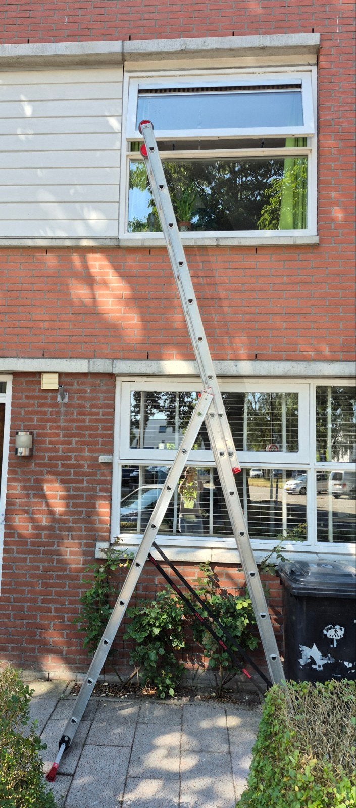 Altrex allround reform ladder 3x9 treden, Doe-het-zelf en Verbouw, Ladders en Trappen, Ophalen, Gebruikt, Ladder, Opvouwbaar of Inschuifbaar