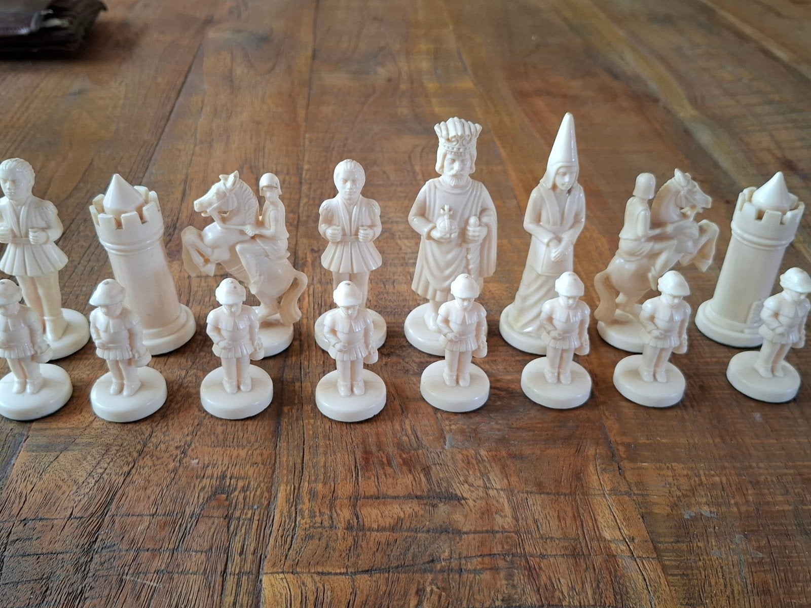 Unieke schaakstukken set - Middeleeuws thema, Een of twee spelers, Ophalen of Verzenden, Zo goed als nieuw