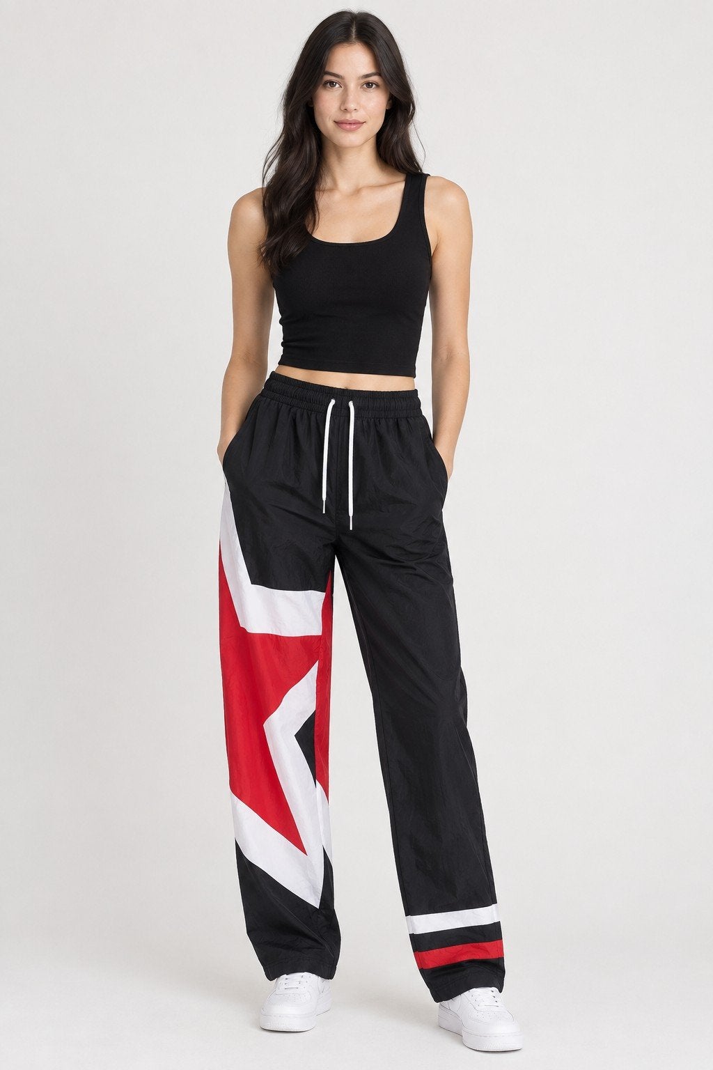 Zwarte broek met rode en witte details - Maat S, Kleding | Dames, Zwart, Ophalen of Verzenden, Maat 36 (S), Lang