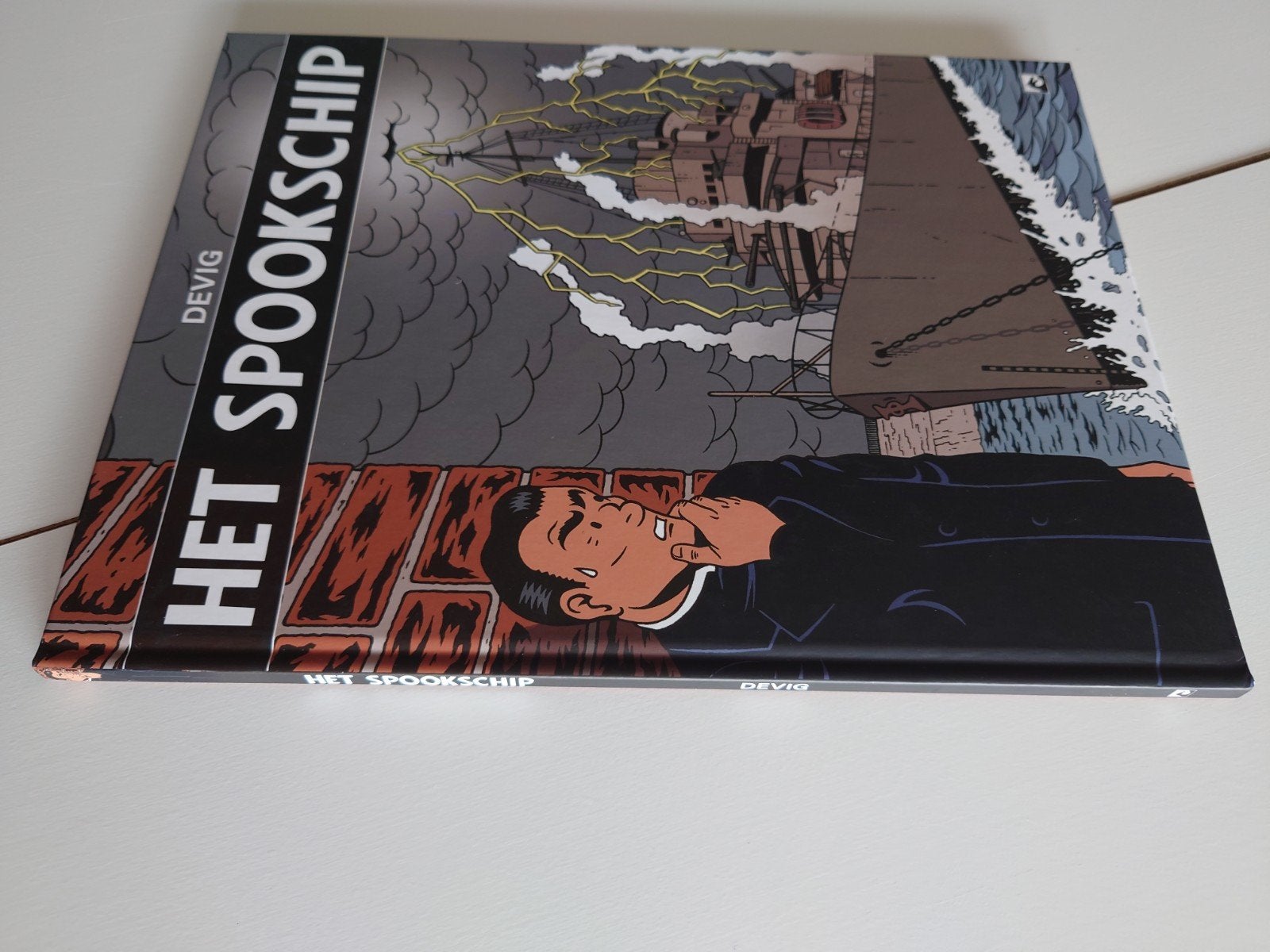 Het Spookschip HC - Dark Dragon Books, Eén stripboek, Ophalen of Verzenden, Zo goed als nieuw, Devig