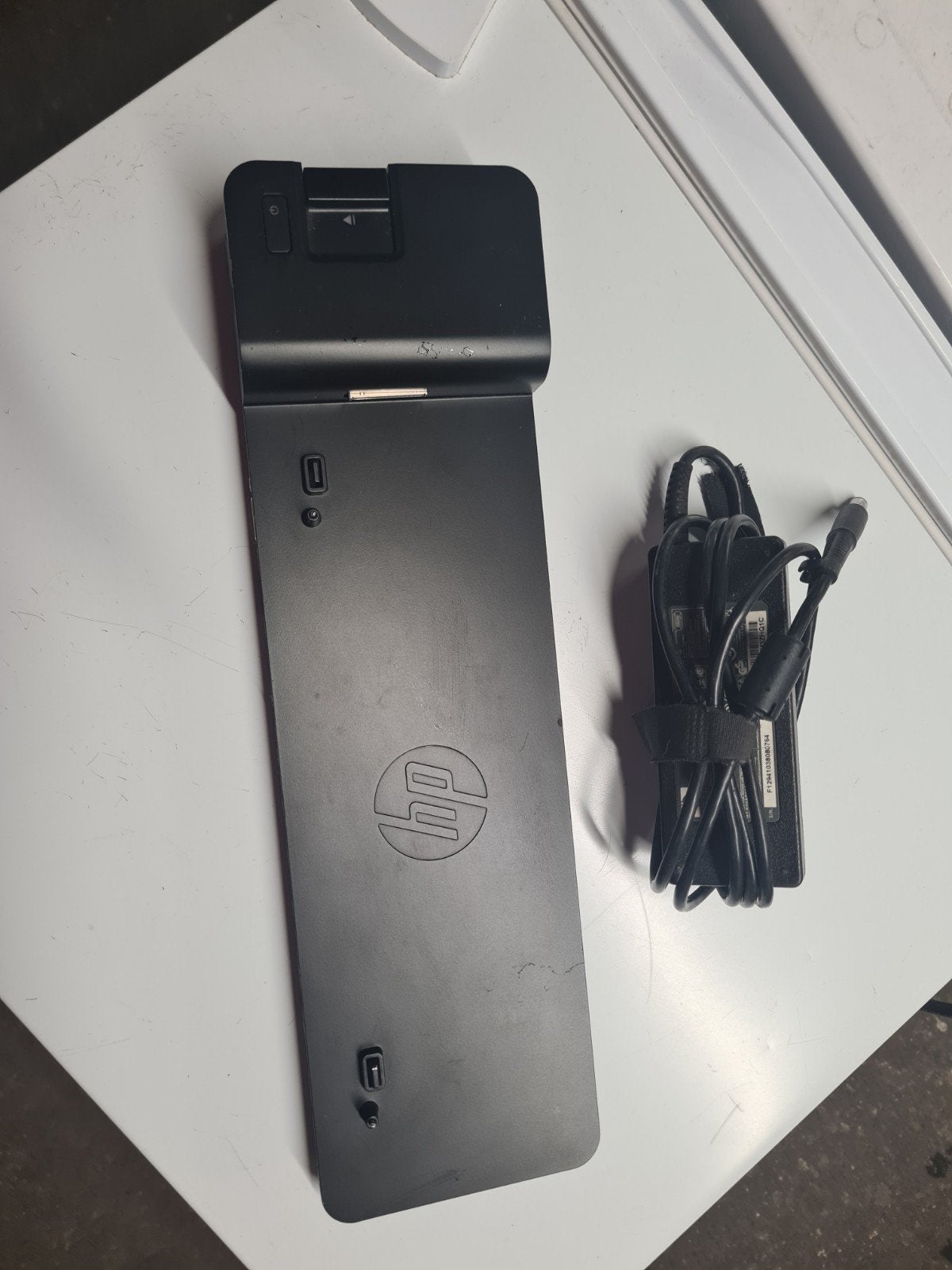 HP 2013 UltraSlim Docking Station met Adapter, Ophalen of Verzenden, Zo goed als nieuw, HP, Docking station