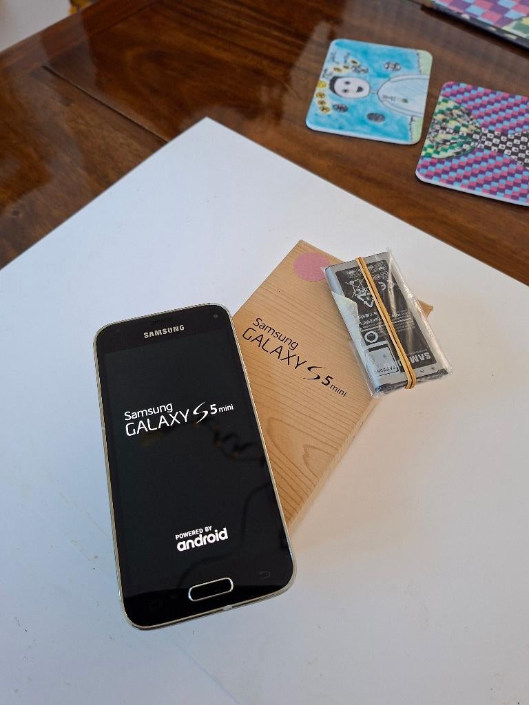 Samsung S 5 telefoon, Telecommunicatie, Mobiele telefoons | Samsung, Gebruikt, Zwart, Ophalen of Verzenden, Galaxy S2 t/m S9