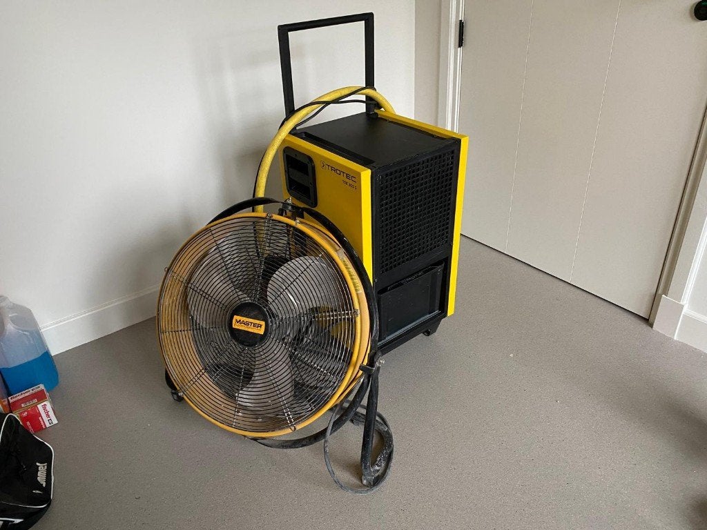 Te huur: Bouwdroger - vochtvreter - 70 liter, Ophalen of Verzenden, Afzuiger
