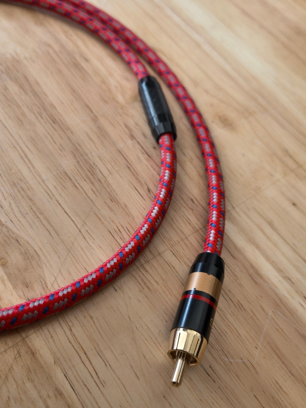 Hoogwaardige RCA Interlink Kabel - Rood/Zwart Gevlochten, Ophalen of Verzenden, Zo goed als nieuw, Minder dan 2 meter, Interlink-kabel