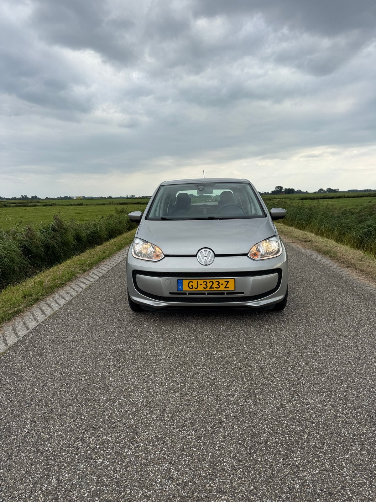 Volkswagen up! 1.0 44KW/60PK 5-DRS 2015 Grijs (keurige auto), Auto's, Voorwielaandrijving, Up!, 840 kg, 4 stoelen
