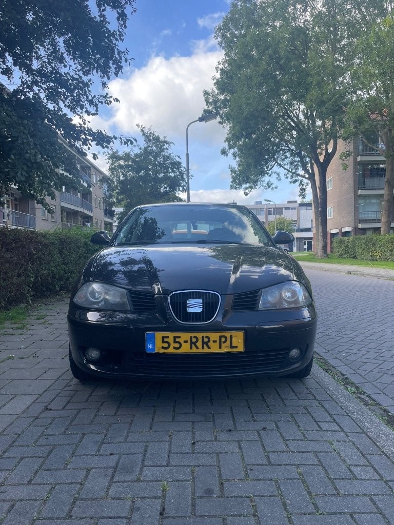 Seat Ibiza 1.4 16V 74KW 2005 Zwart, Auto's, Voorwielaandrijving, 40 €/maand, 4 cilinders, 100 pk