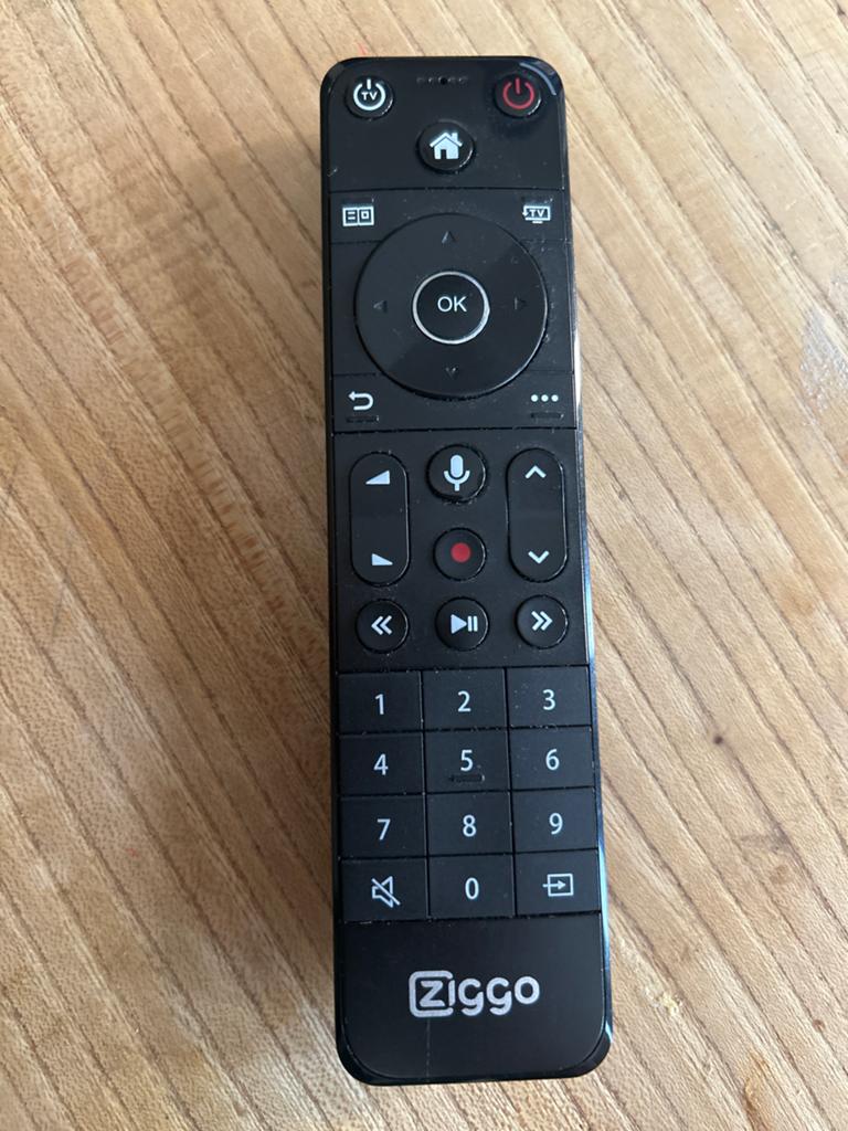Originele Ziggo afstandsbediening met voice control, Ophalen, Zo goed als nieuw, Origineel, Mediaspeler