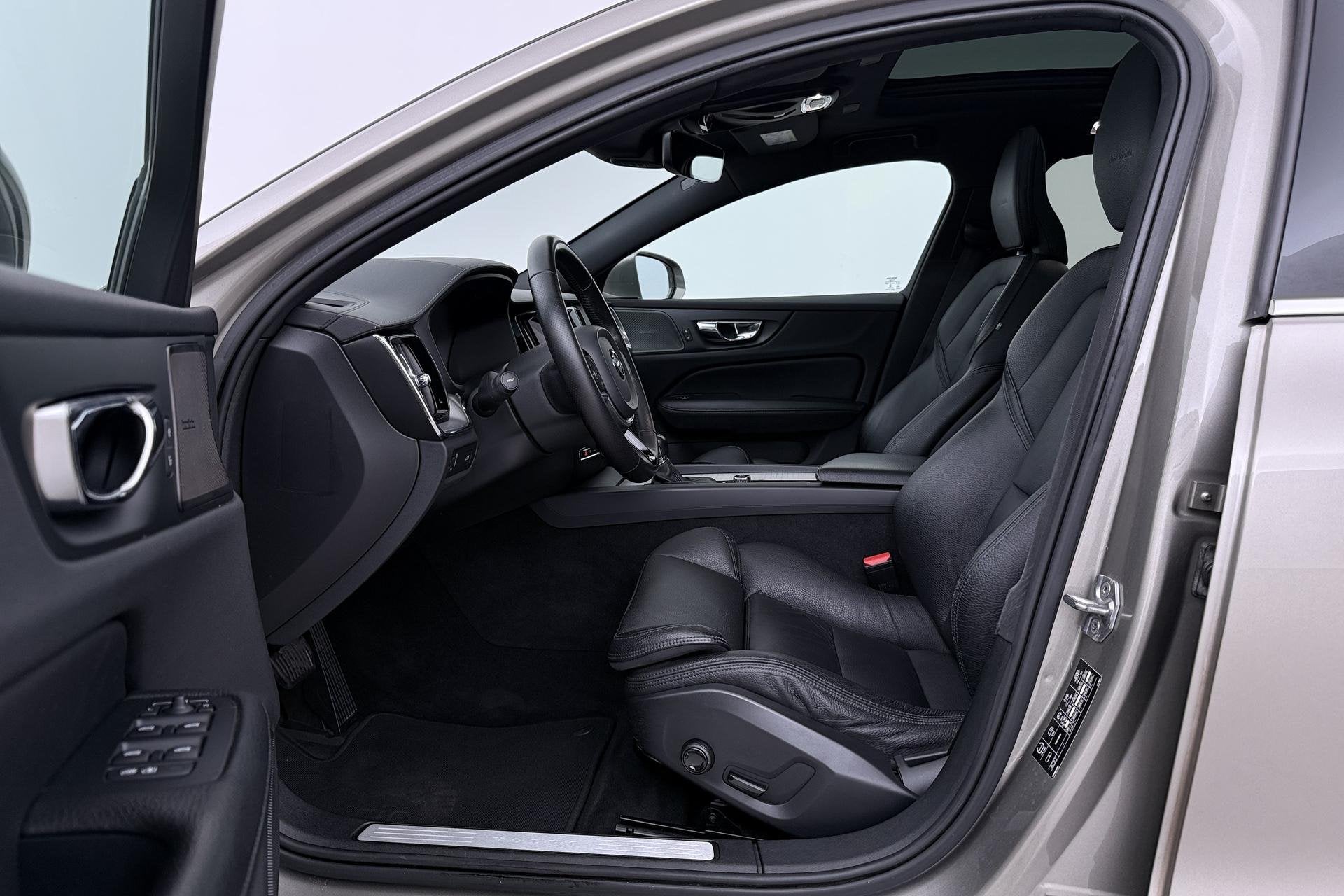 Volvo V60 2.0 T6 AWD Inscription | Panoramadak | Trekhaak |, Auto's, Volvo, Gebruikt, Euro 6, 4 cilinders, Automatische klimaatregeling