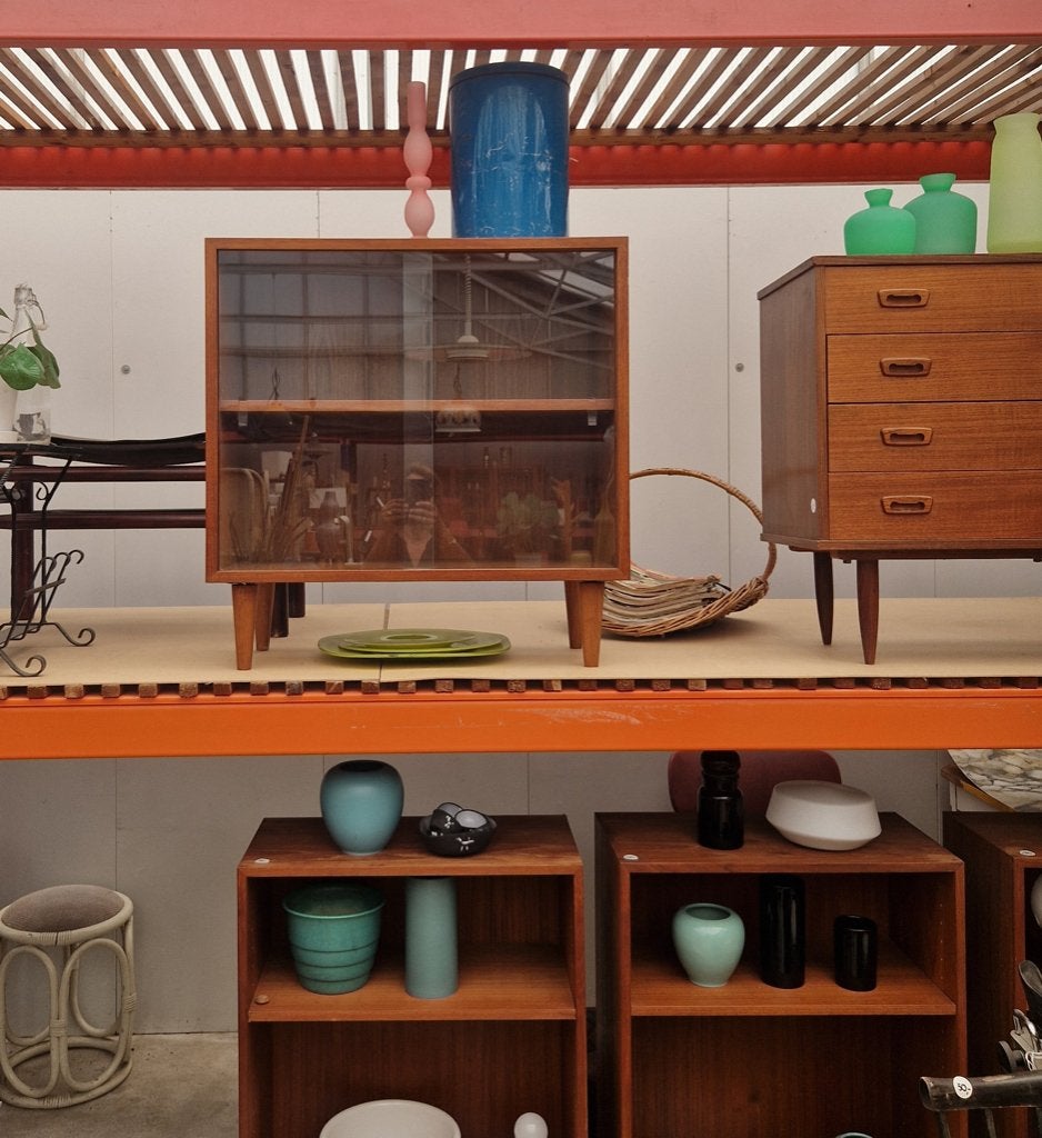 Vitrine kastje met een plank, 74cm, ., ., 25 tot 50 cm, Overige houtsoorten