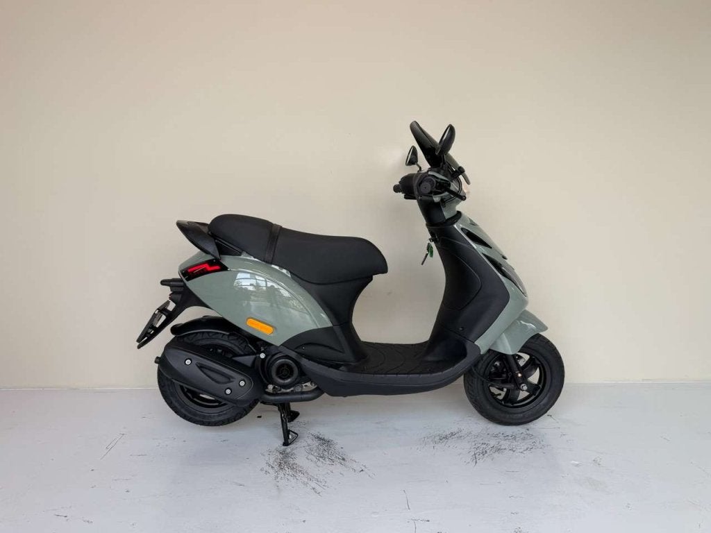 Piaggio Zip Brom 45 km/h, BWJ 2024, Misty Pearl Green, Fietsen en Brommers, Scooters | Piaggio, Niet ingevuld, Gebruikt, Maximaal 45 km/u