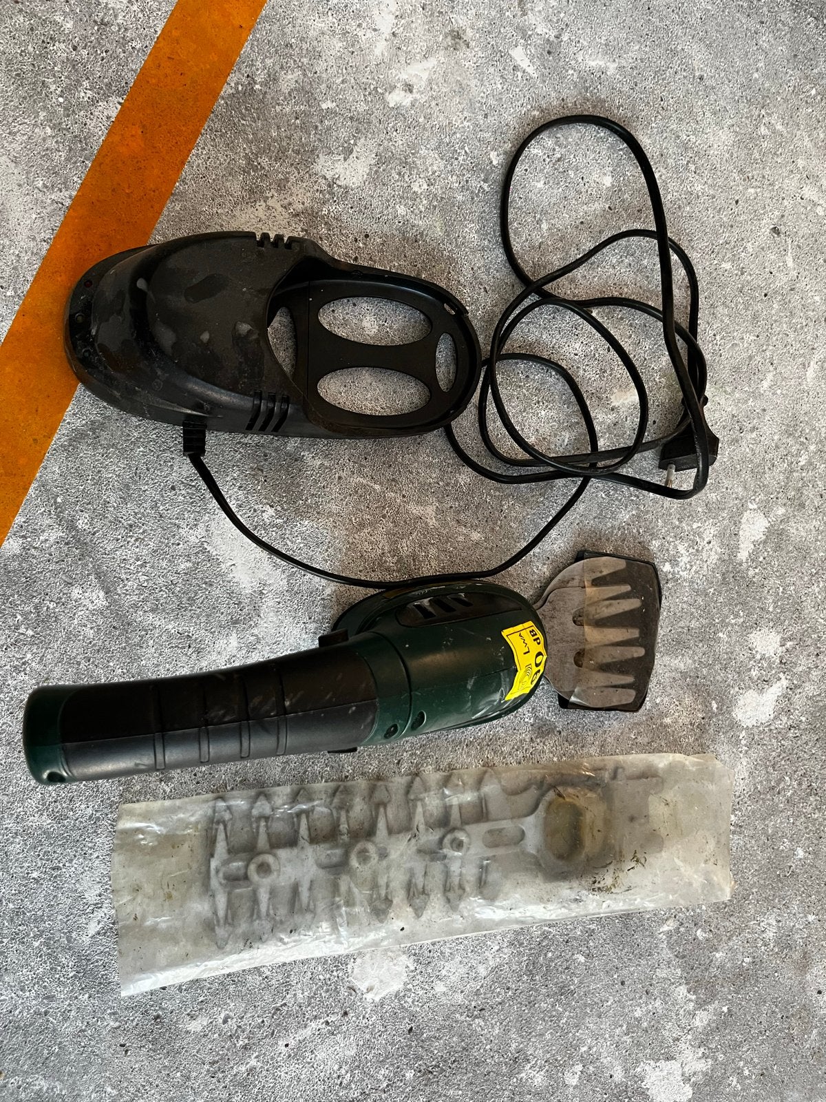 Accu heggenschaar/Graskantenschaar met Oplader, Ophalen, Gebruikt, Accu