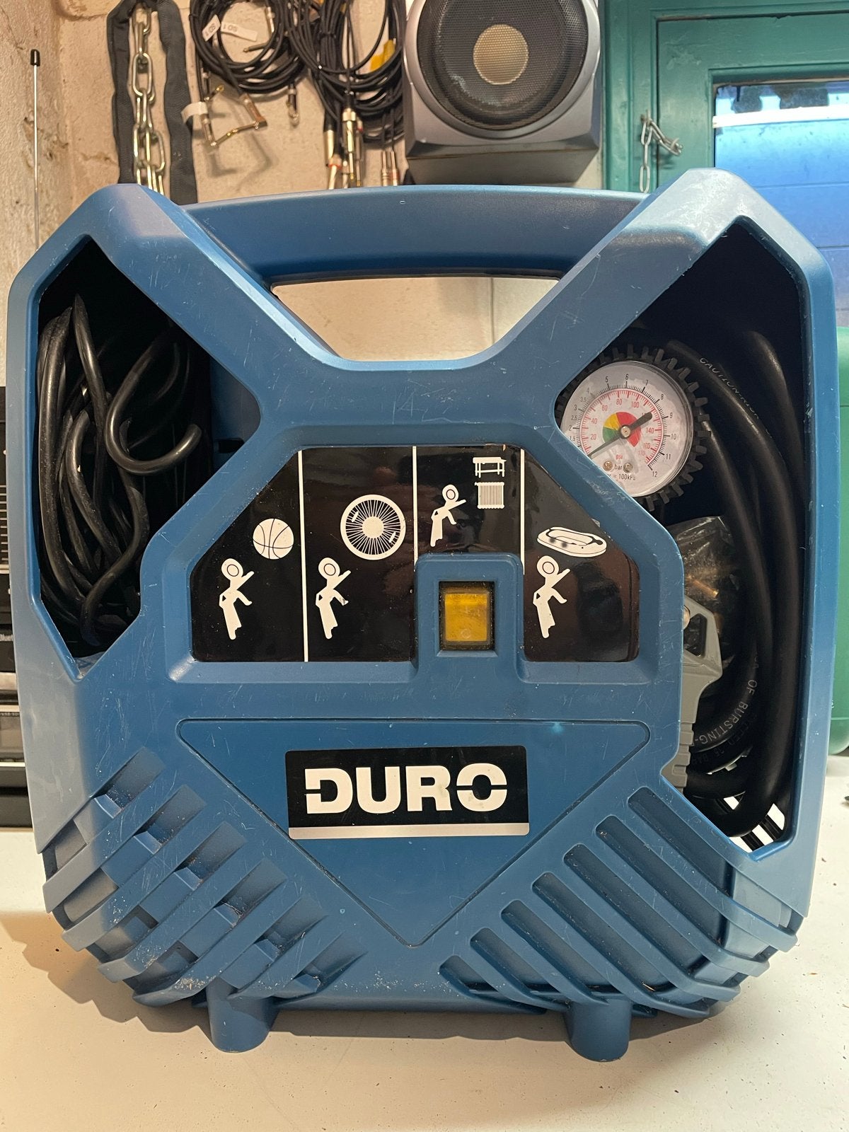Duro draagbare compressor met lek - voor de handige klusser, Doe-het-zelf en Verbouw, Compressors, Ophalen, Gebruikt, 200 tot 400 liter/min