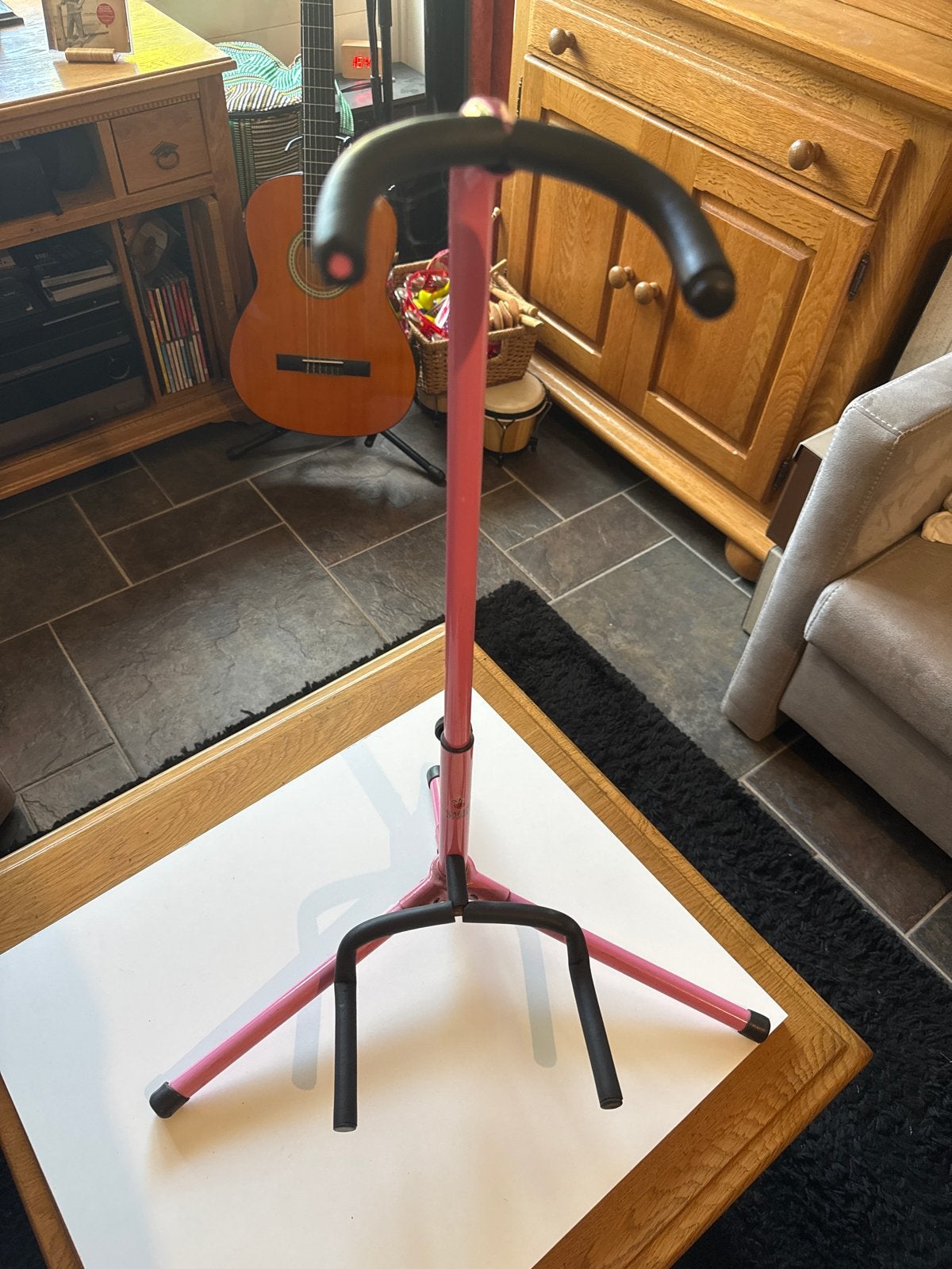 Roze gitaarstandaard, Muziek en Instrumenten, Ophalen of Verzenden, Zo goed als nieuw, Instrumentstandaard, Gitaar