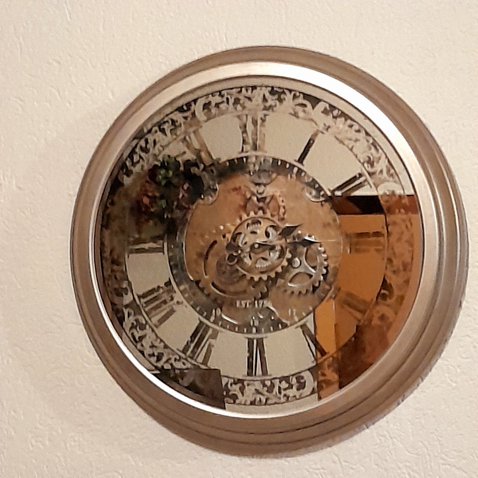 Grote wandklok met zichtbaar uurwerk - spiegel effect, Ophalen of Verzenden, Gebruikt, Analoog, Wandklok