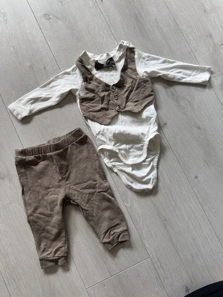 Mooi feestelijk pakje maat 68, Kinderen en Baby's, Babykleding | Maat 68, H&M, Ophalen of Verzenden, Zo goed als nieuw, Pakje