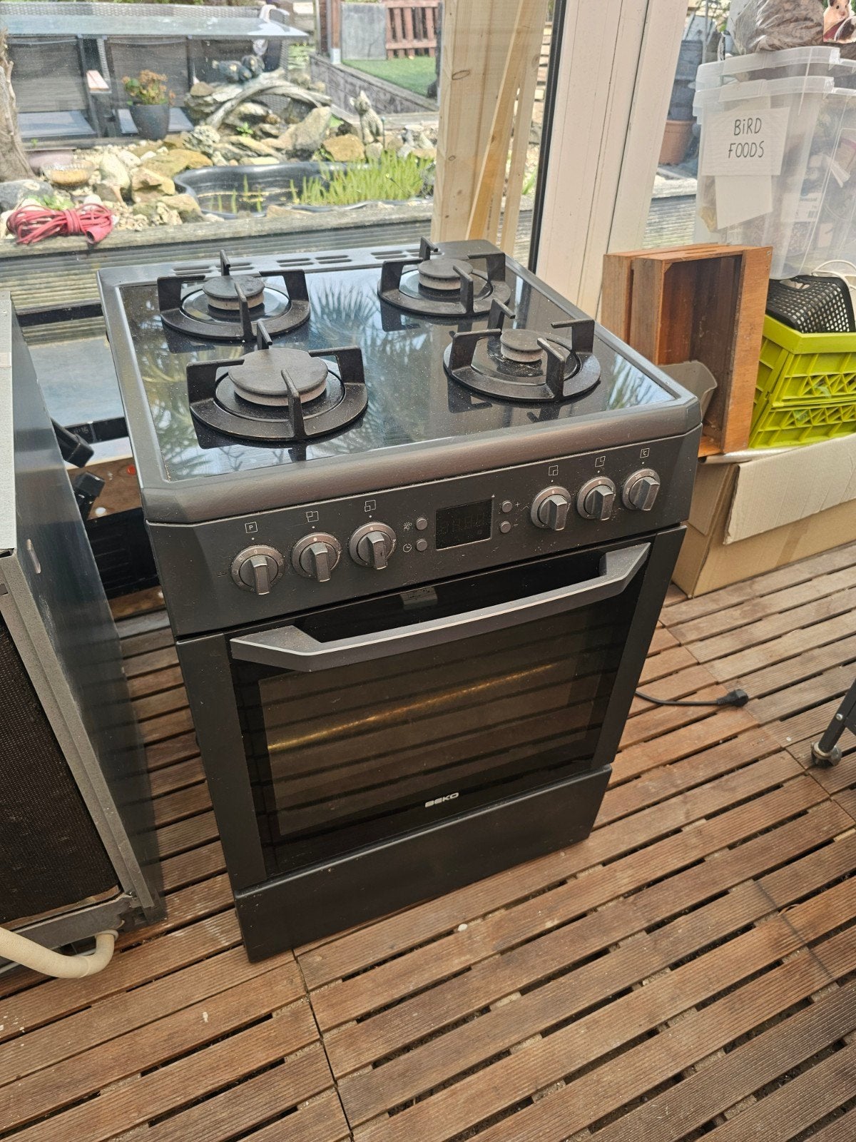 Beko gasfornuis met oven, Witgoed en Apparatuur, Fornuizen, Ophalen, Gebruikt, 60 cm of meer, 4 kookzones