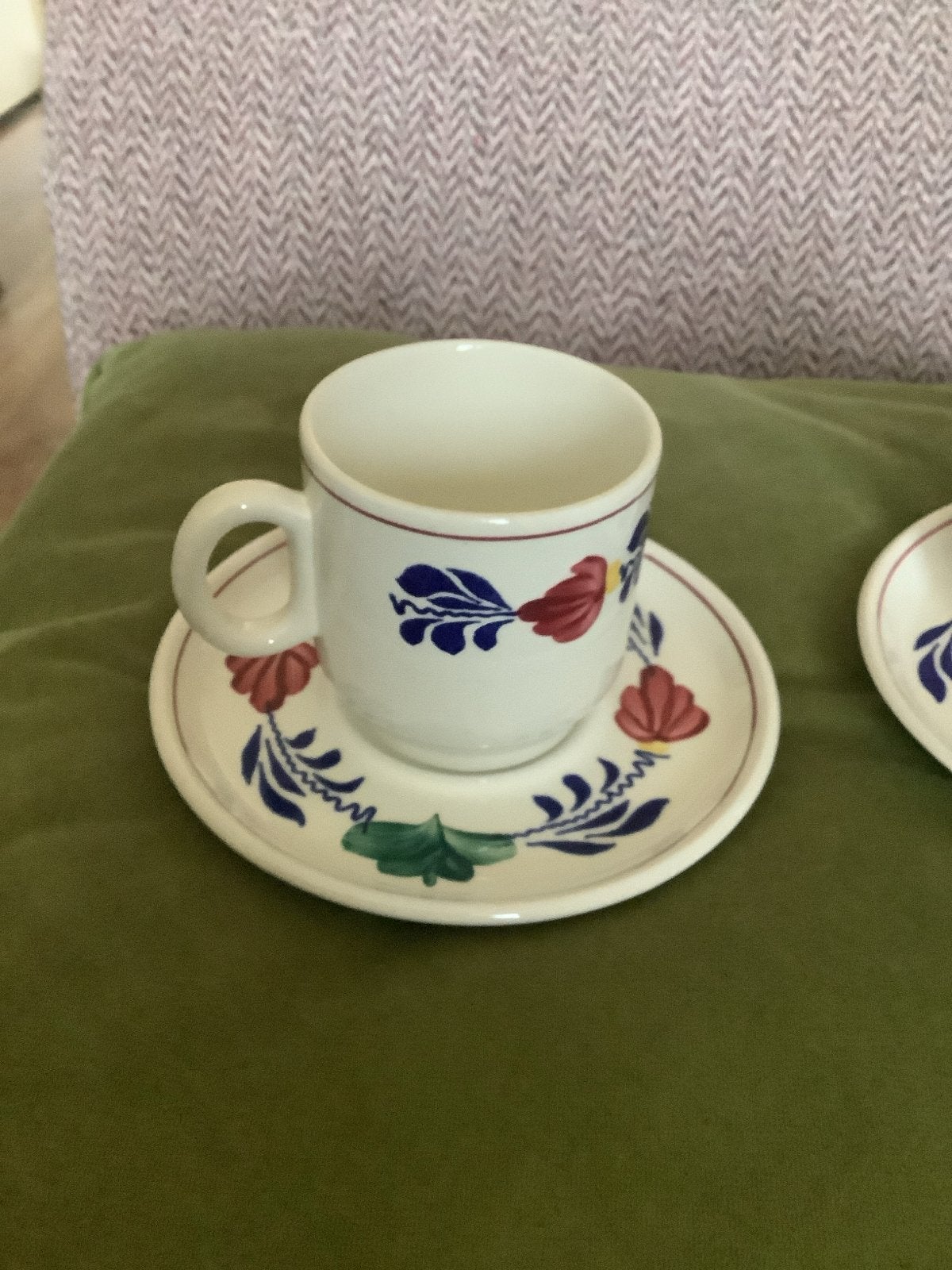 2 Boerenbont  koffiekopjes met schotels met ribbel rand, Ophalen of Verzenden