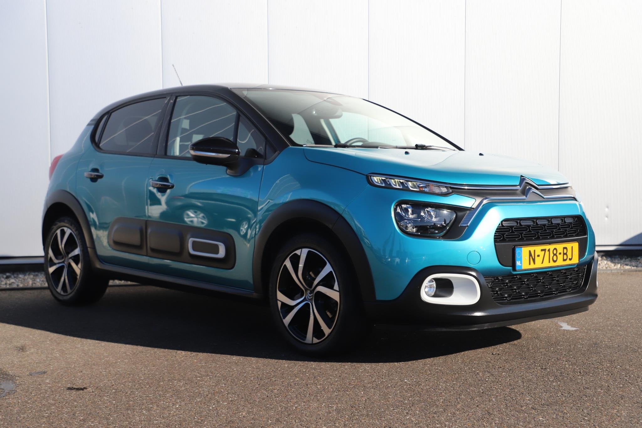Citroen C3 1.2 PureTech Shine 17 inch LMV Navigatie Achterui, Auto's, Voorwielaandrijving, 83 pk, Euro 6, 1199 cc
