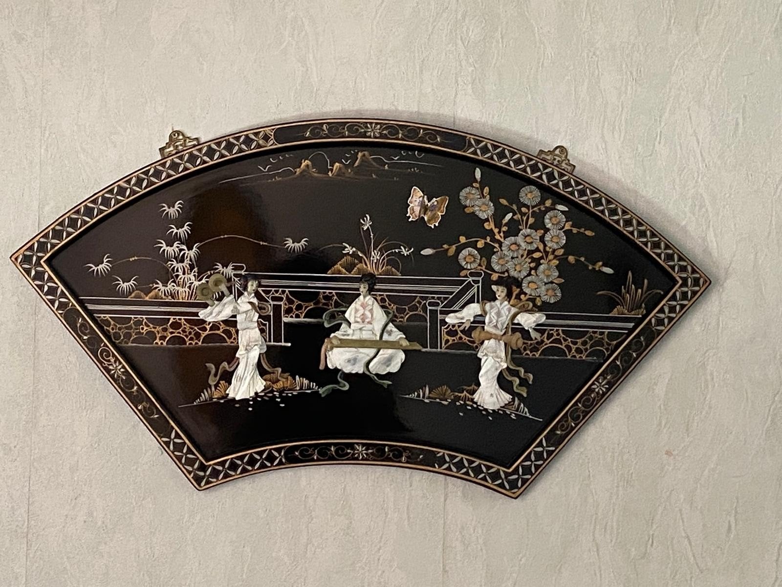 Chinees schilderij met schelpeninleg en figuren, Ophalen, Schilderij, Natuurlijk materiaal, Op te hangen