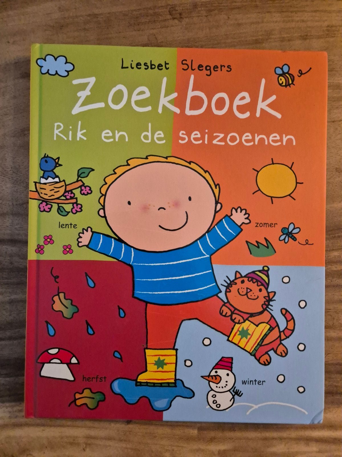 Zoekboek Rik en de seizoenen - Liesbet Slegers, Boeken, Fictie algemeen, Ophalen of Verzenden, Zo goed als nieuw, Voorleesboek